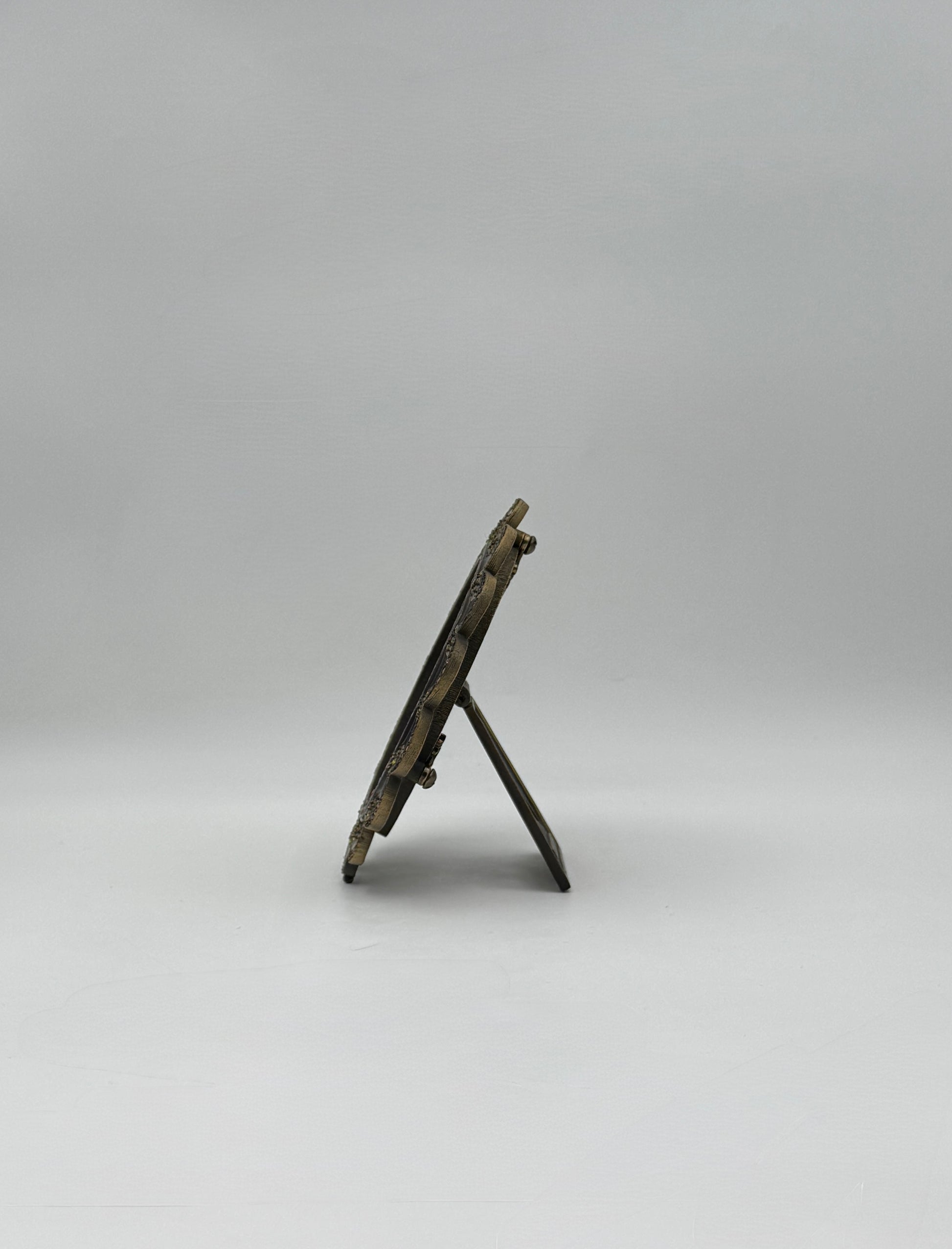 Jay Strongwater Scalloped Round Frame Burgundy Enamel Green Swarovski