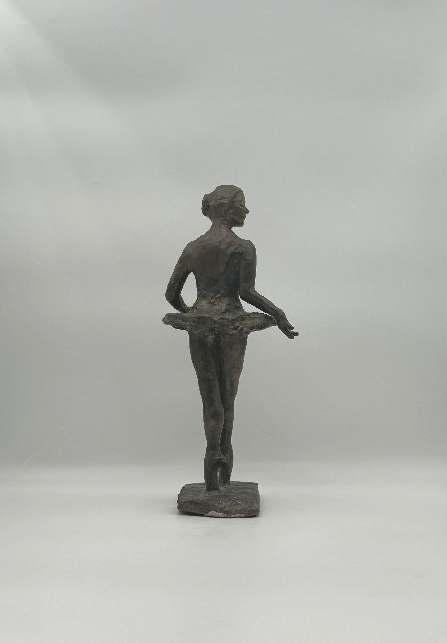 Bronze Ballerina Sculpture on Pointe – Elegant Dance Figurine
