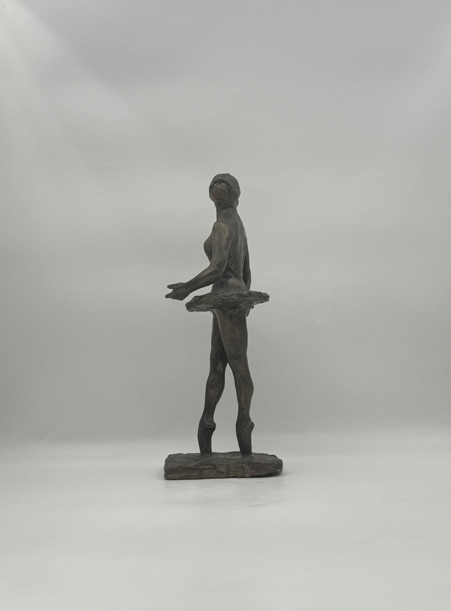 Bronze Ballerina Sculpture on Pointe – Elegant Dance Figurine
