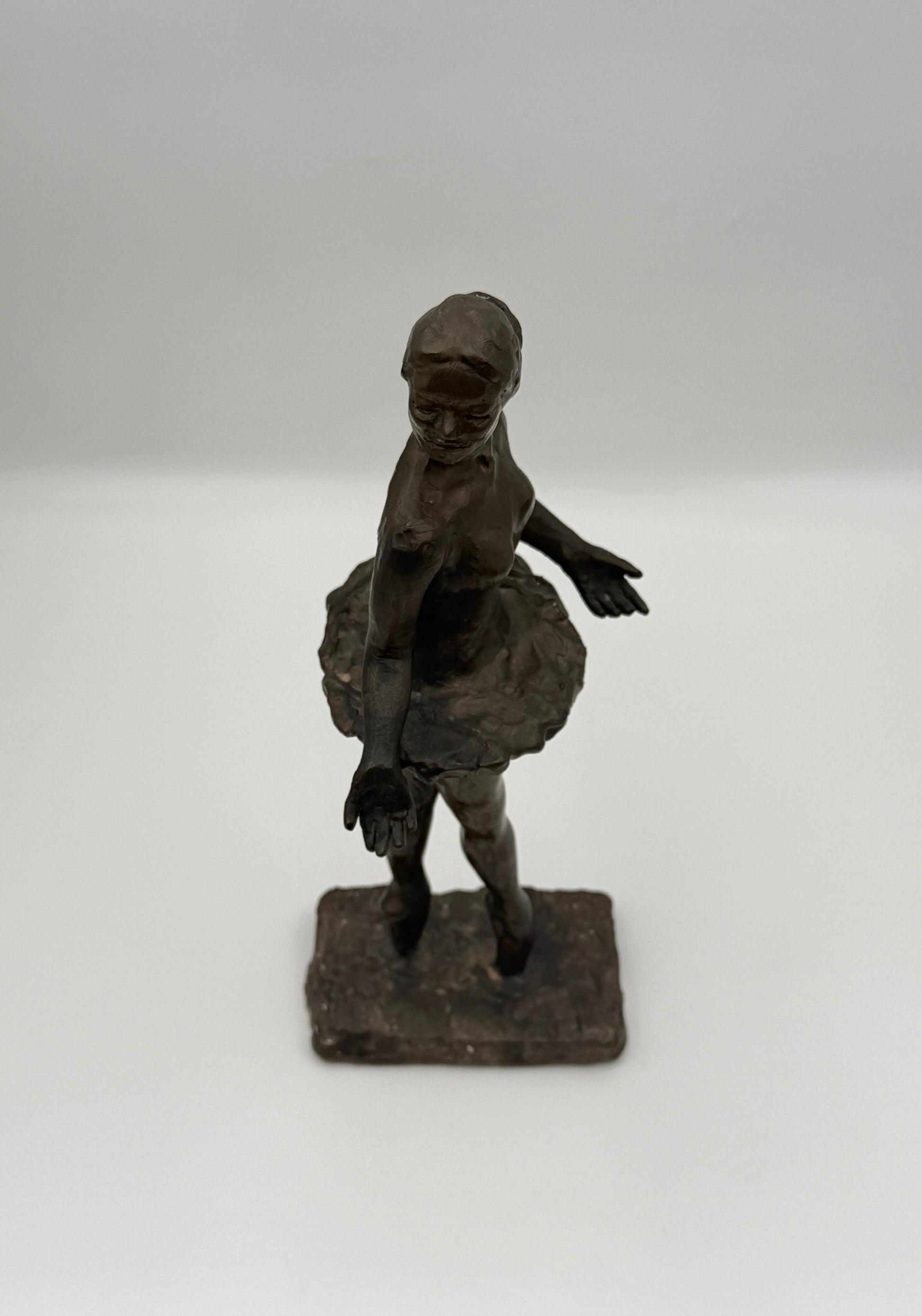 Bronze Ballerina Sculpture on Pointe – Elegant Dance Figurine