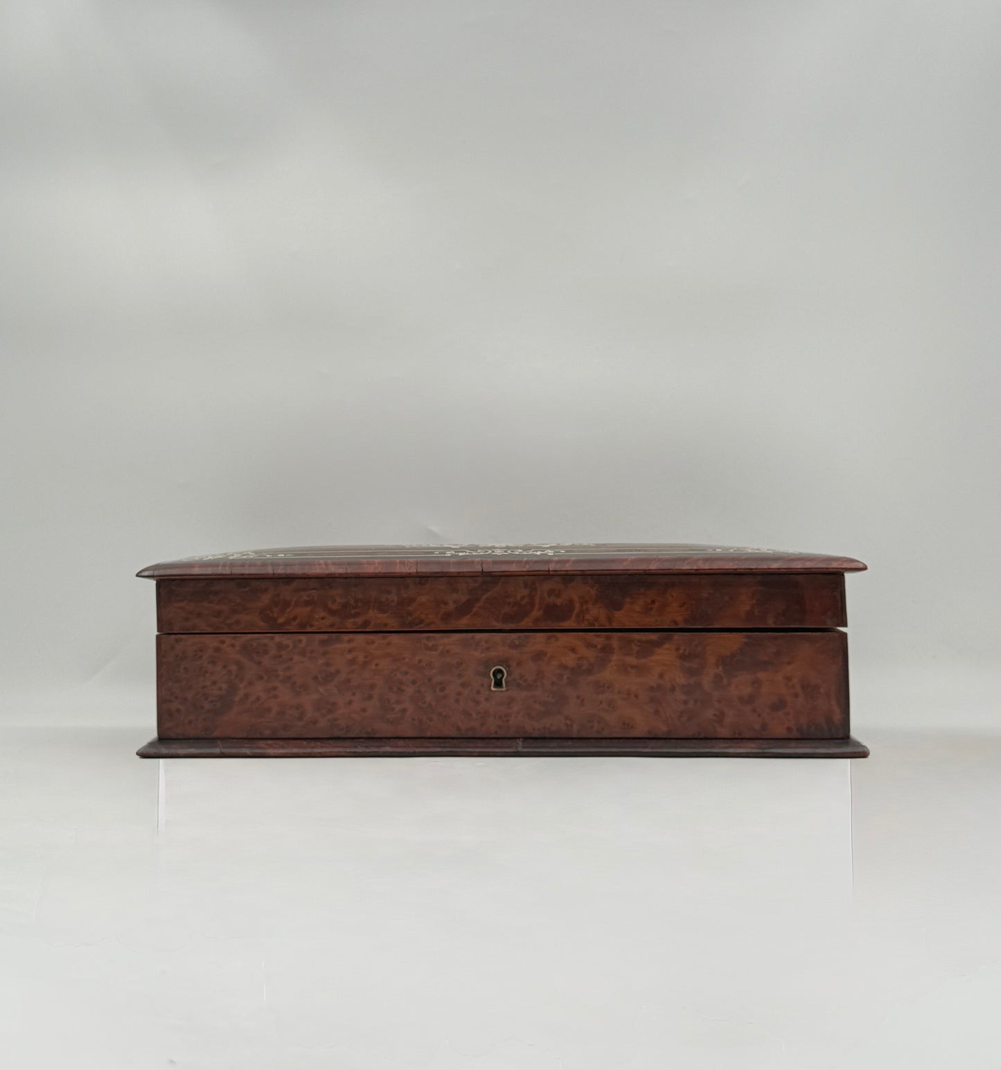 Late 19th‑Century Marquetry Inlaid Wooden Box – Elegant Antique Décor