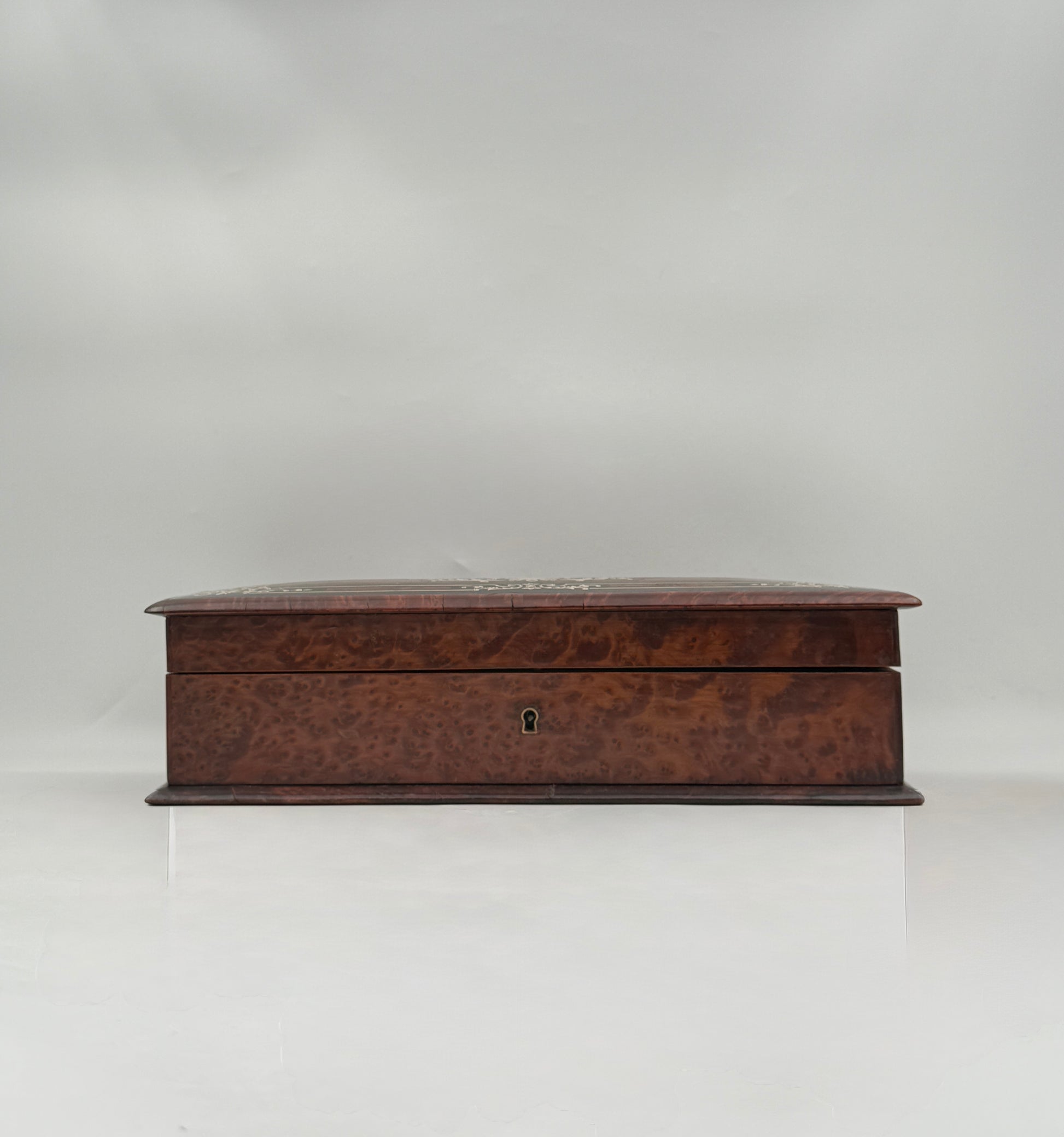 Late 19th‑Century Marquetry Inlaid Wooden Box – Elegant Antique Décor