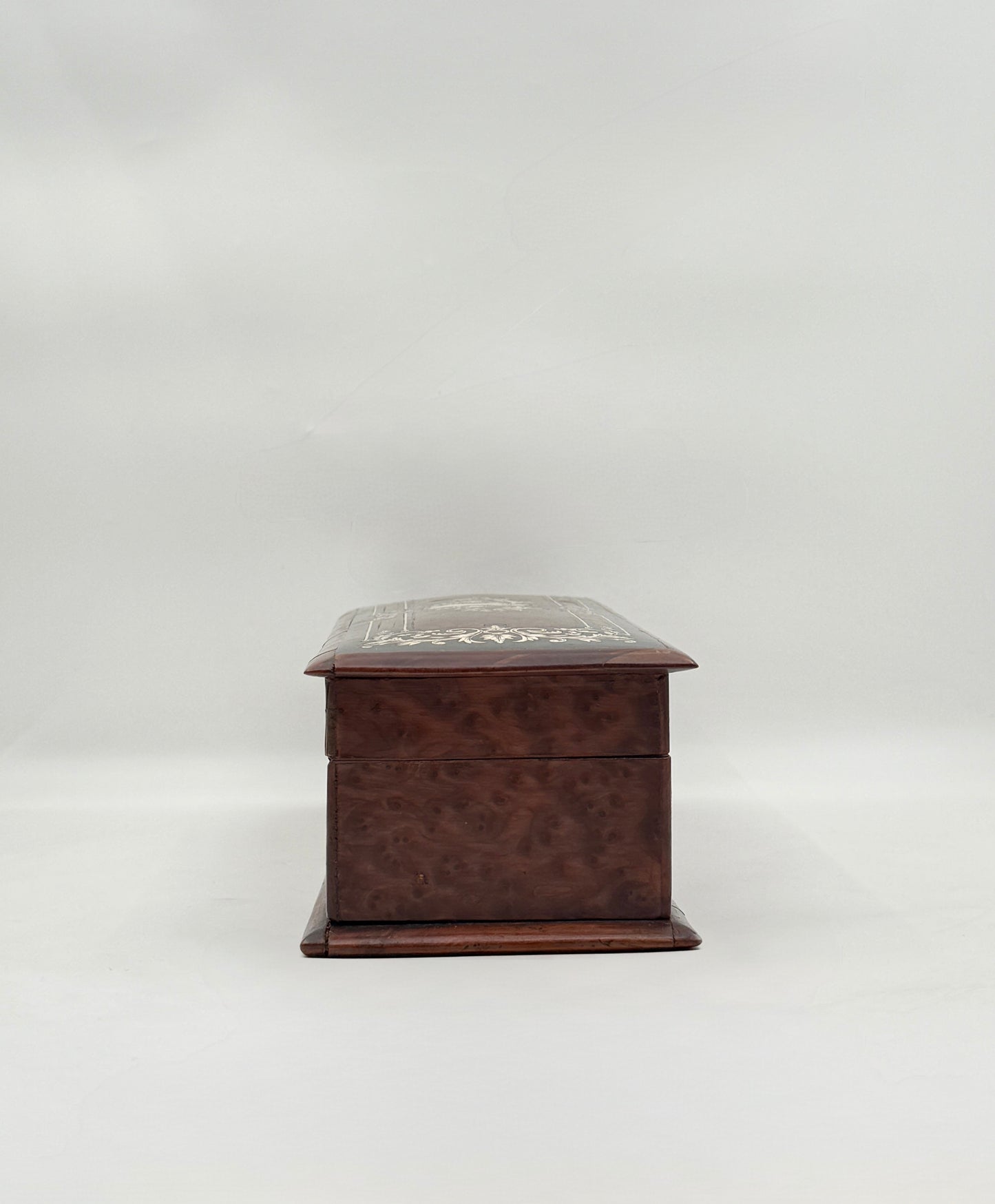 Late 19th‑Century Marquetry Inlaid Wooden Box – Elegant Antique Décor