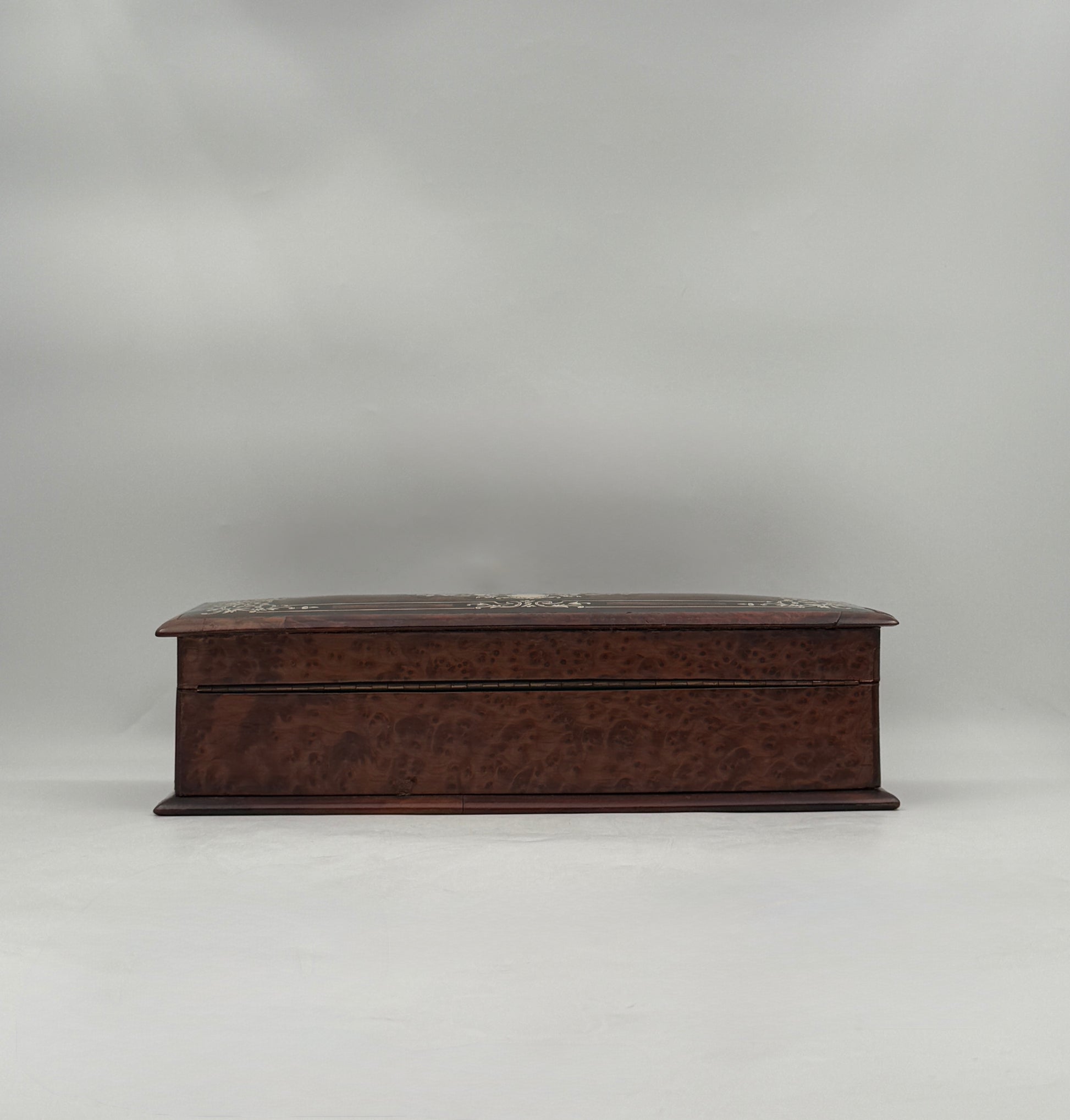 Late 19th‑Century Marquetry Inlaid Wooden Box – Elegant Antique Décor