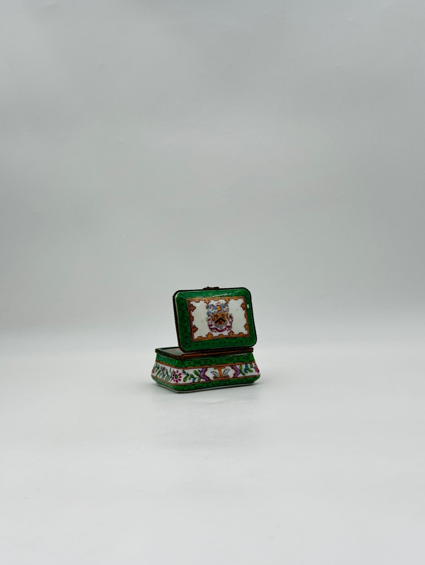 Samson Paris Hand-Painted Porcelain Trinket Box w Gilt Mounts, c. 1900