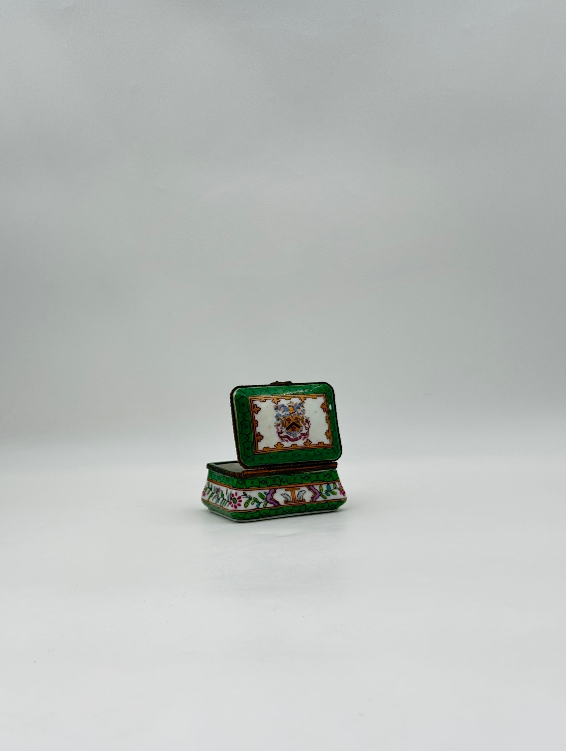 Samson Paris Hand-Painted Porcelain Trinket Box w Gilt Mounts, c. 1900