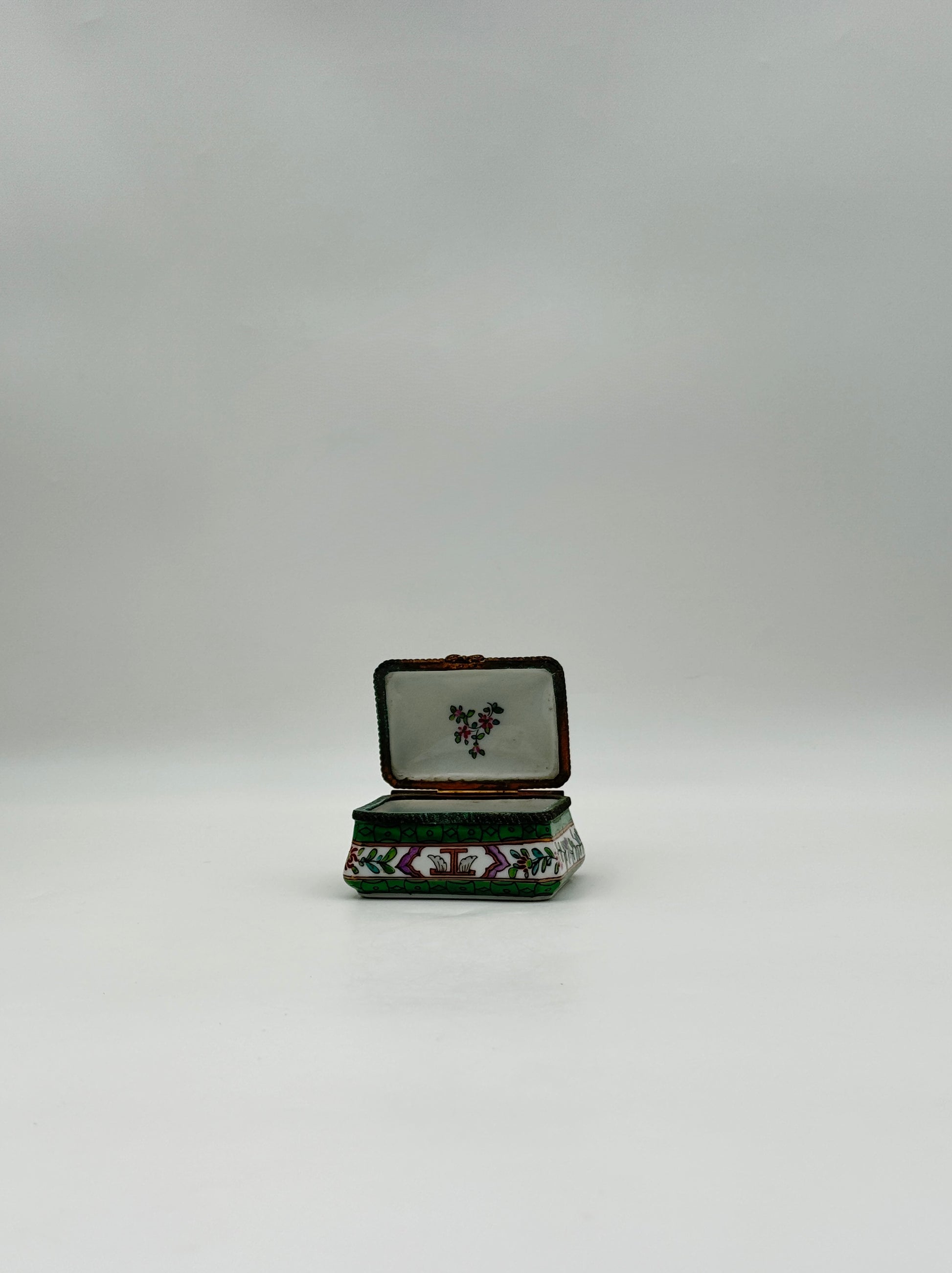 Samson Paris Hand-Painted Porcelain Trinket Box w Gilt Mounts, c. 1900