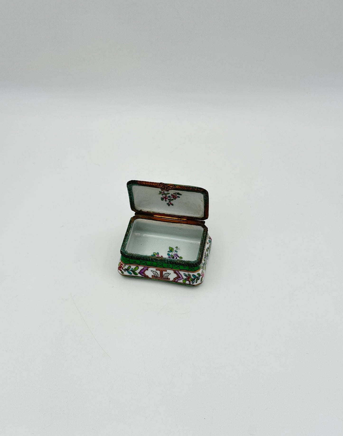 Samson Paris Hand-Painted Porcelain Trinket Box w Gilt Mounts, c. 1900