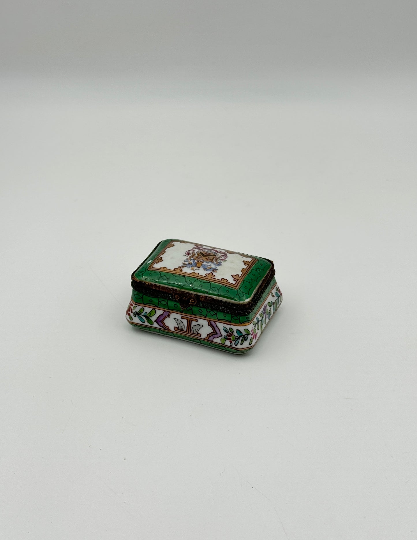 Samson Paris Hand-Painted Porcelain Trinket Box w Gilt Mounts, c. 1900