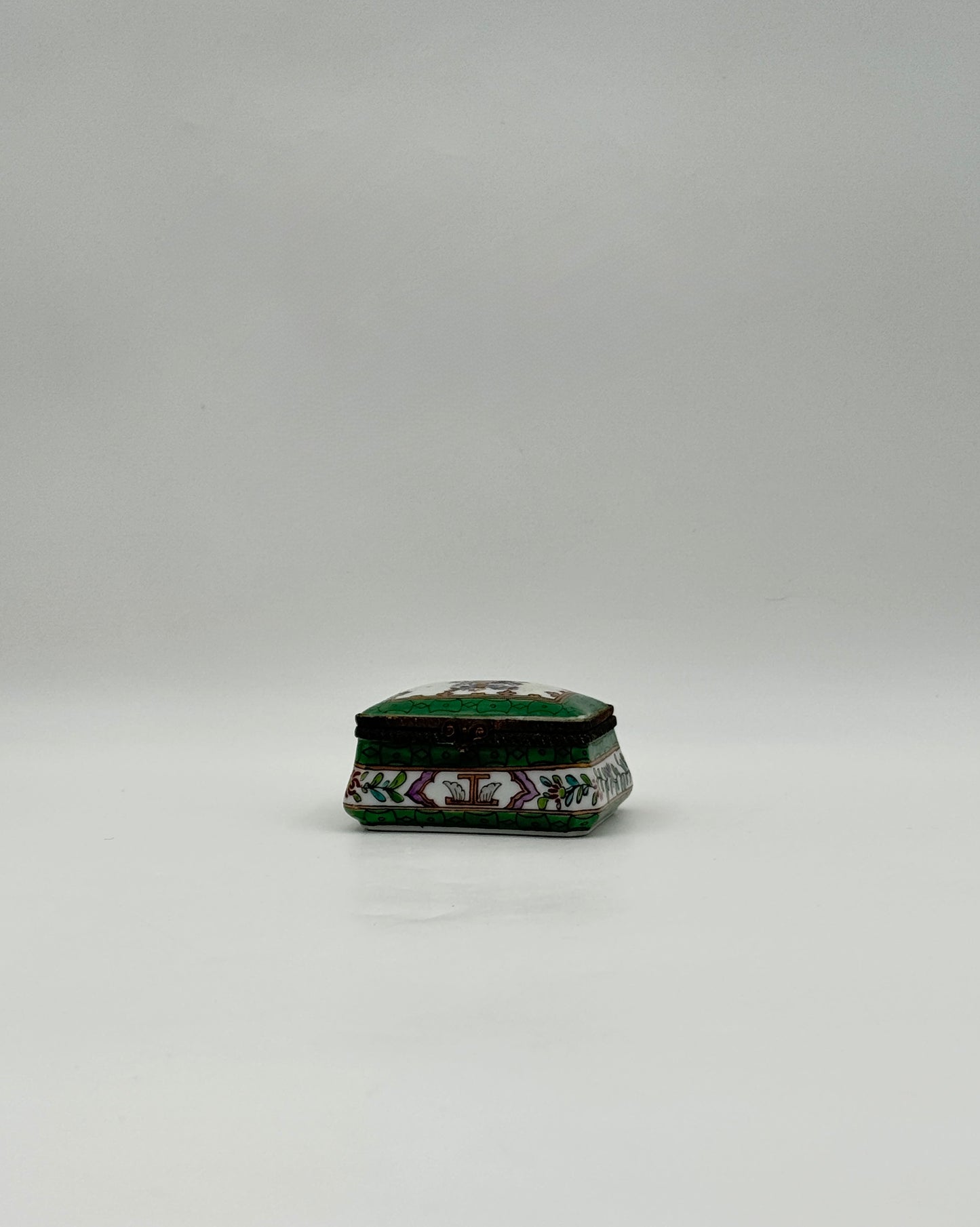 Samson Paris Hand-Painted Porcelain Trinket Box w Gilt Mounts, c. 1900