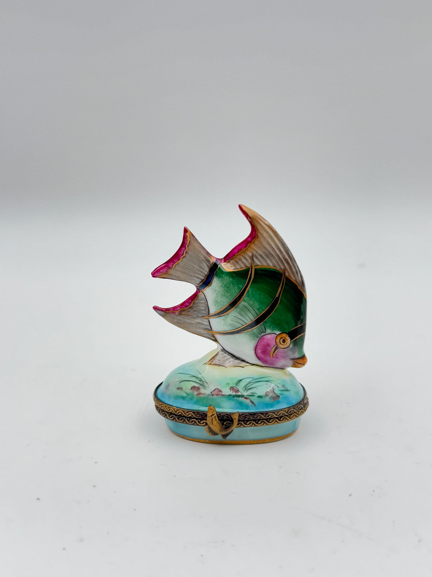 Authentic Hand-Painted Limoges France Porcelain Trinket Box – Tropical Fish Figurine with Ornate Clasp & Hidden Seaweed Design