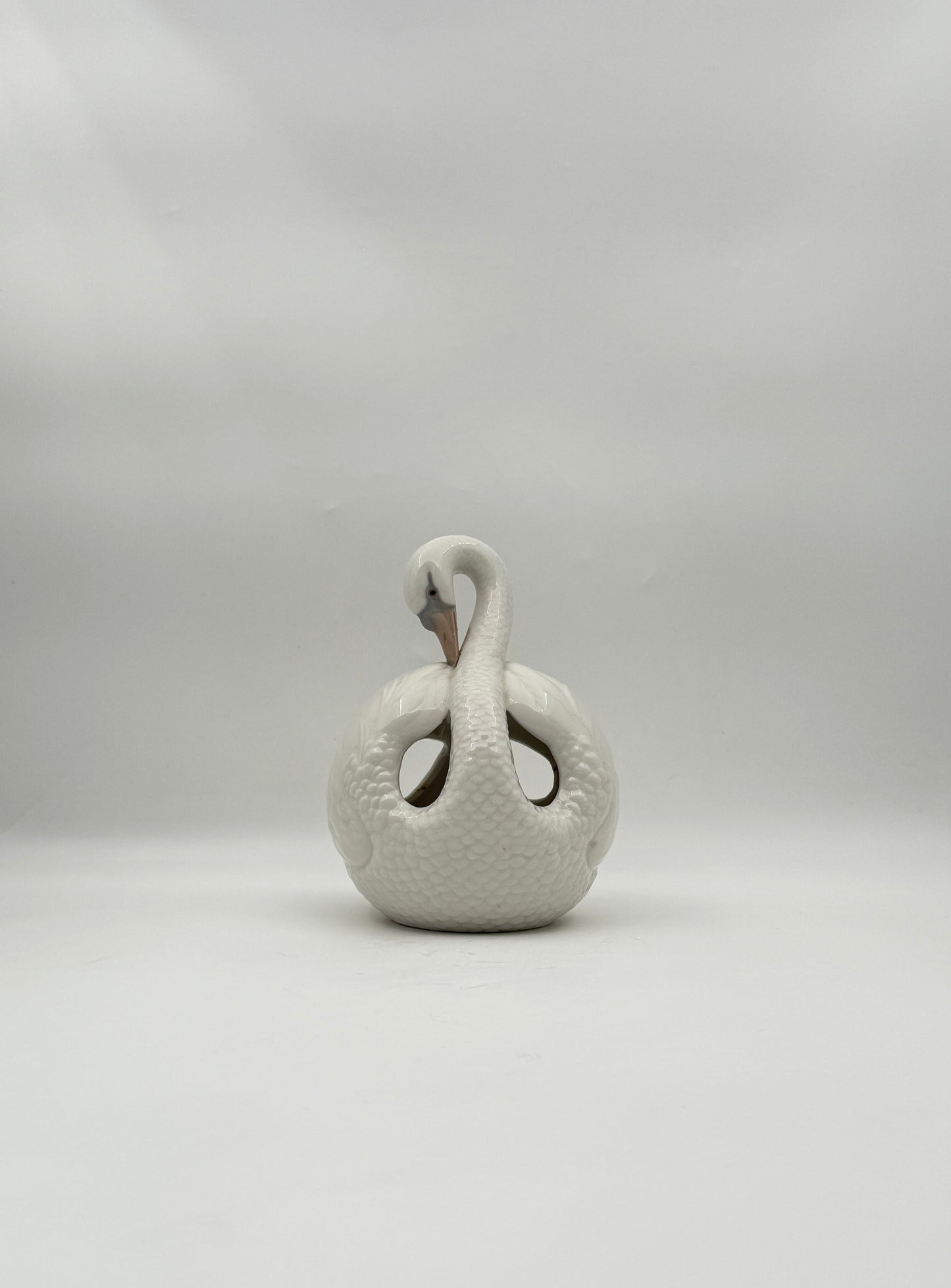 LLADRO Porcelain Swan Vase White Gloss Finish Elegant Decor Arts