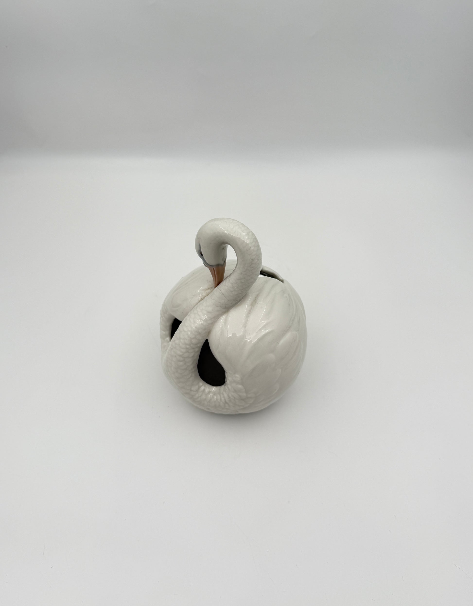 LLADRO Porcelain Swan Vase White Gloss Finish Elegant Decor Arts