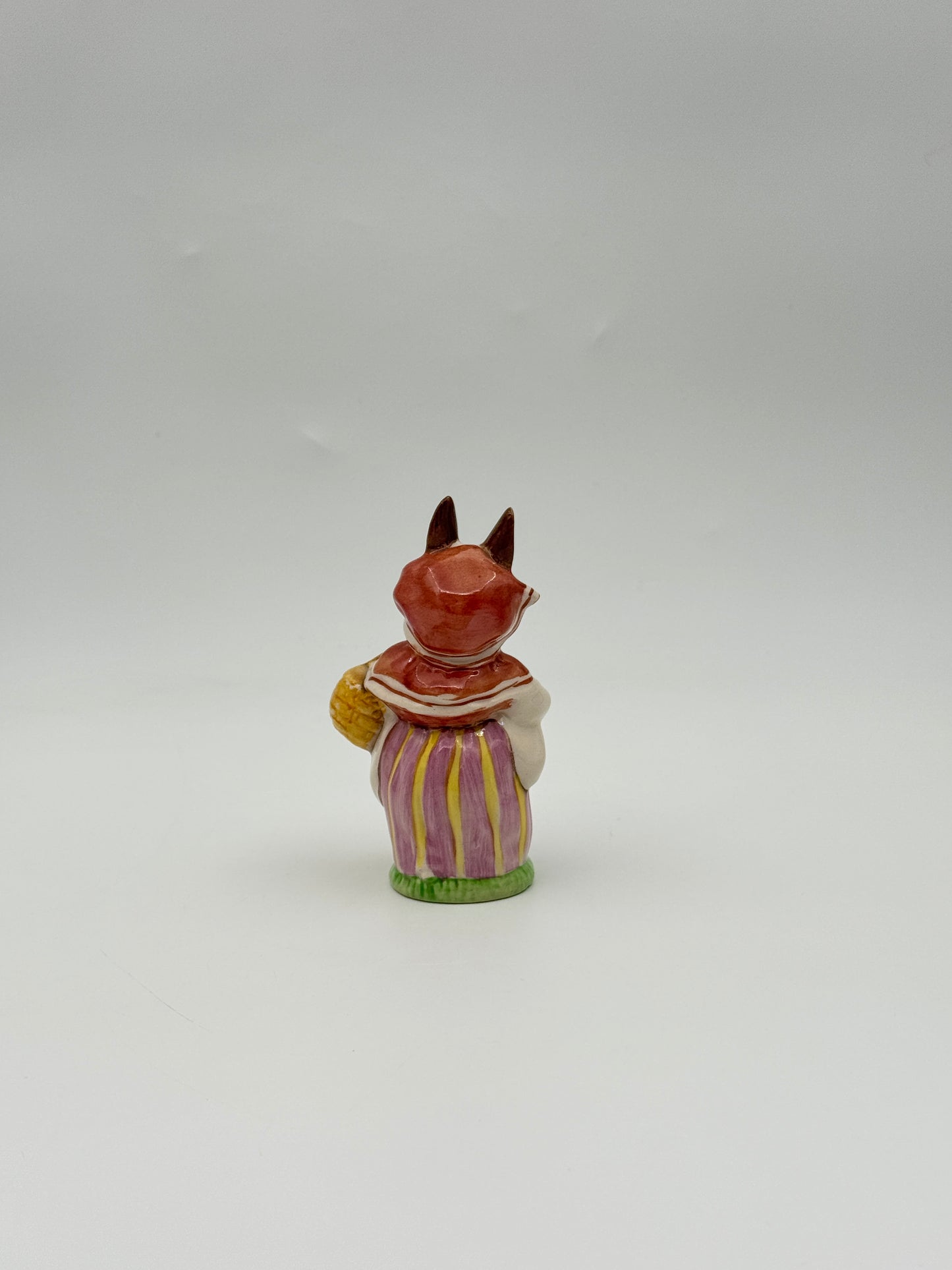 Beatrix Potter Beswick Figurine – Mrs. Rabbit with Basket, England