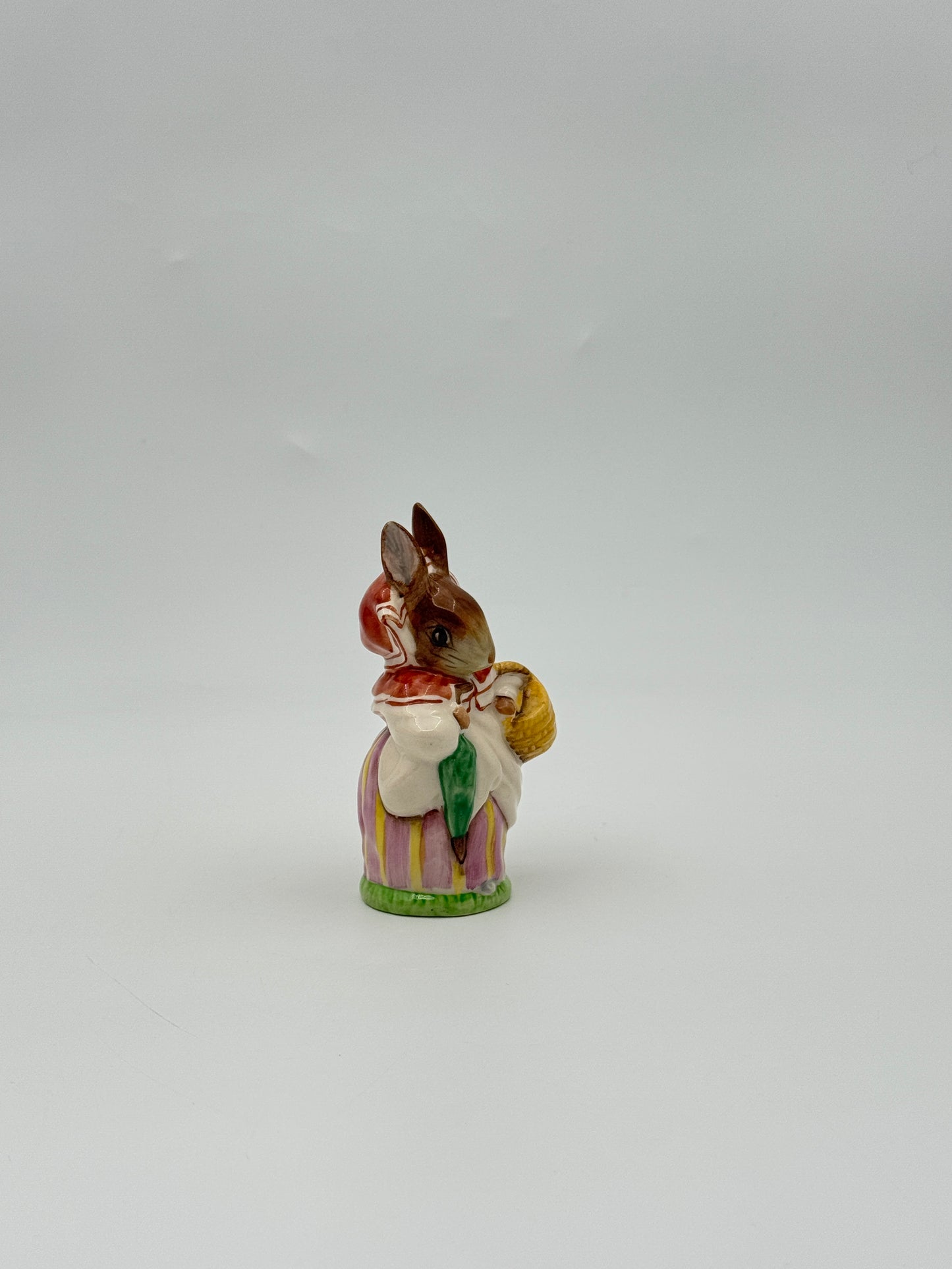 Beatrix Potter Beswick Figurine – Mrs. Rabbit with Basket, England