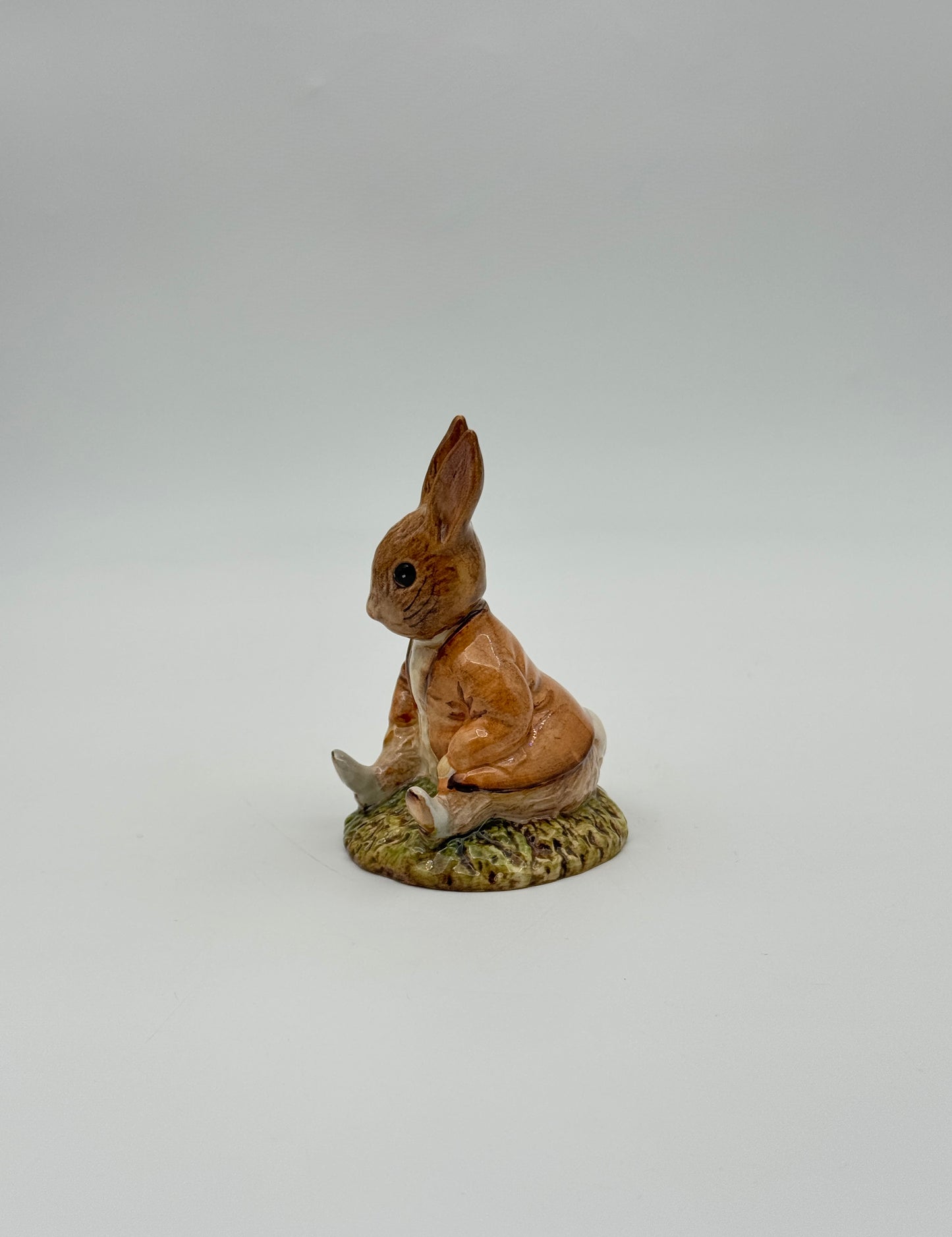 Beatrix Potter "Benjamin Bunny Sat on a Bank" Figurine – Beswick England