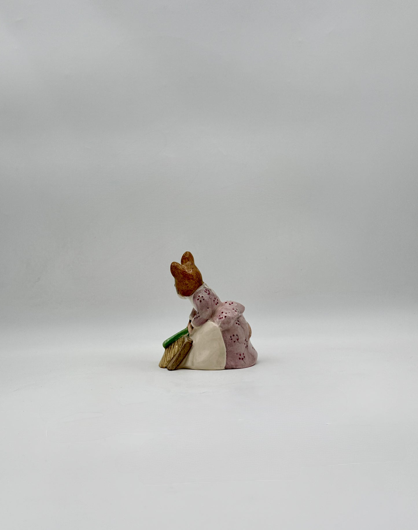 Beatrix Potter – Royal Albert – Hunca Munca Sweeping Figurine, England