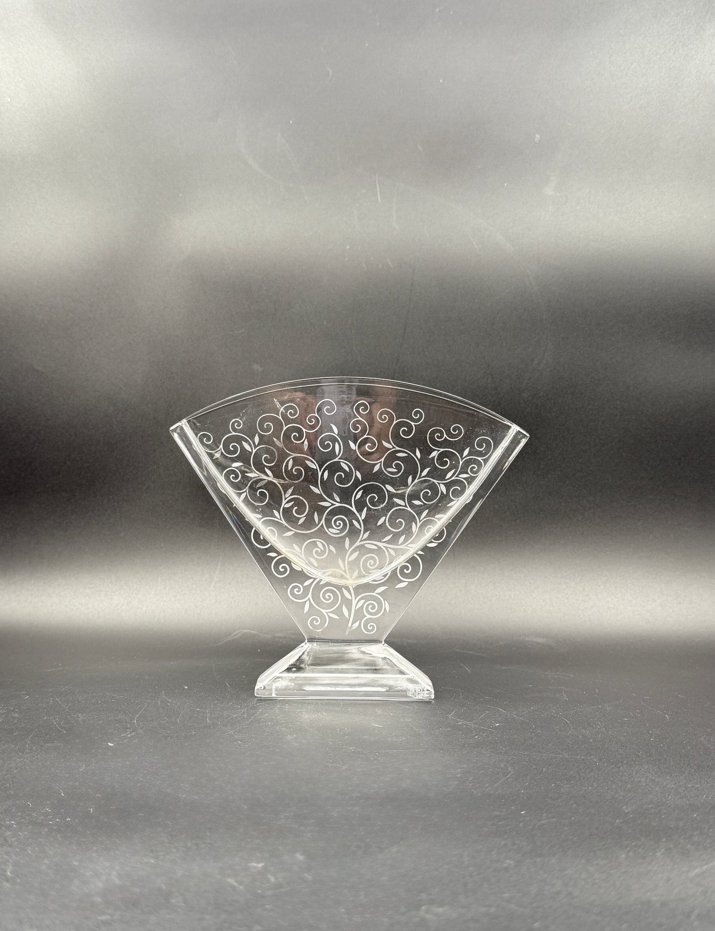 Baccarat Rendezvous Fan Vase – Etched Crystal French Art Glass
