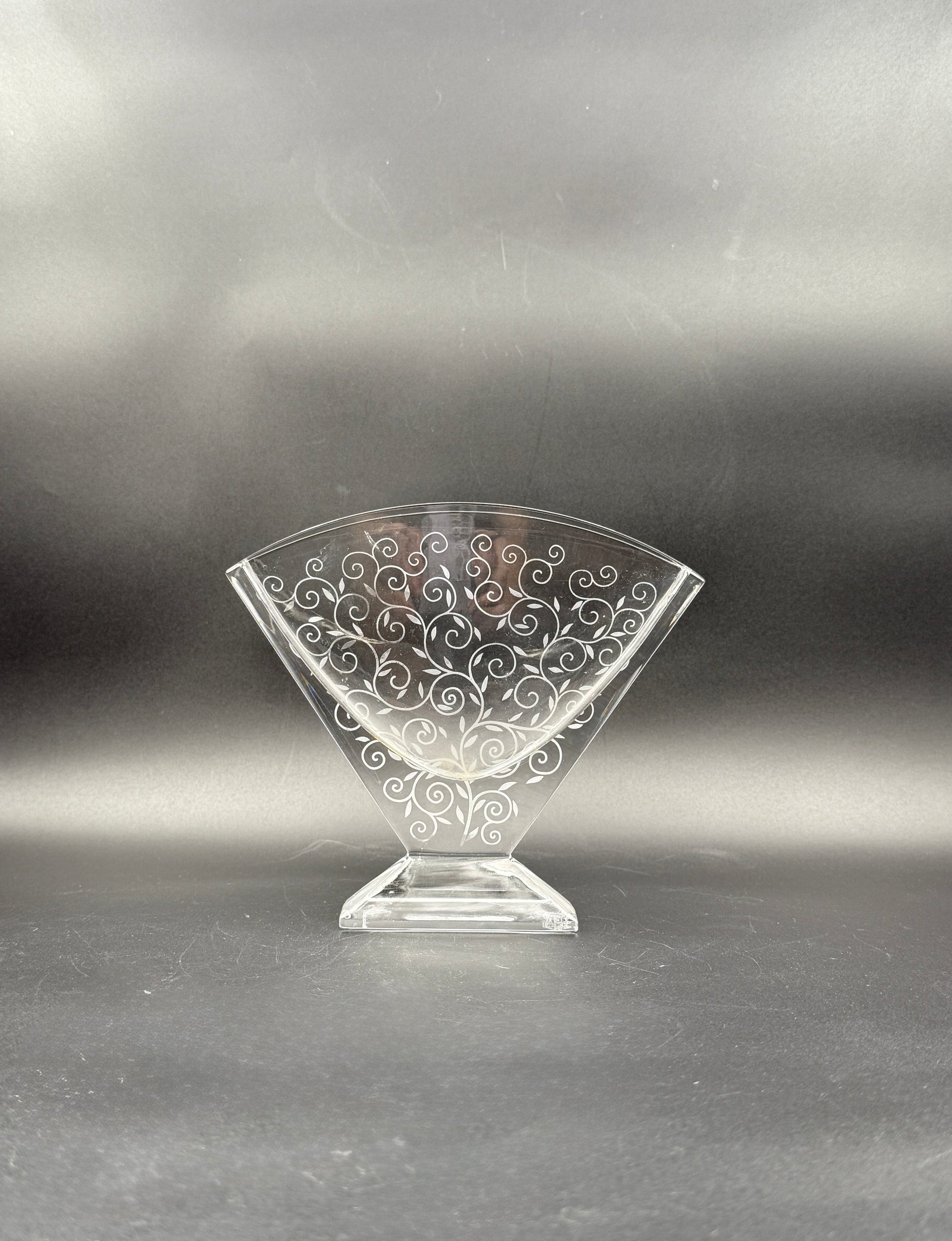 Baccarat Rendezvous Fan Vase – Etched Crystal French Art Glass