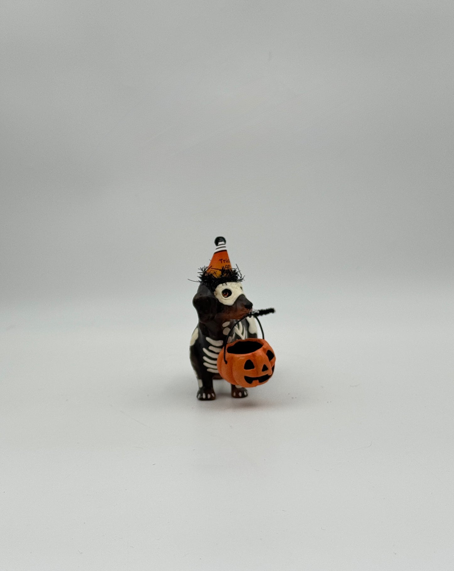 Bethany Lowe Designs – Halloween Skeleton Pup Table Piece