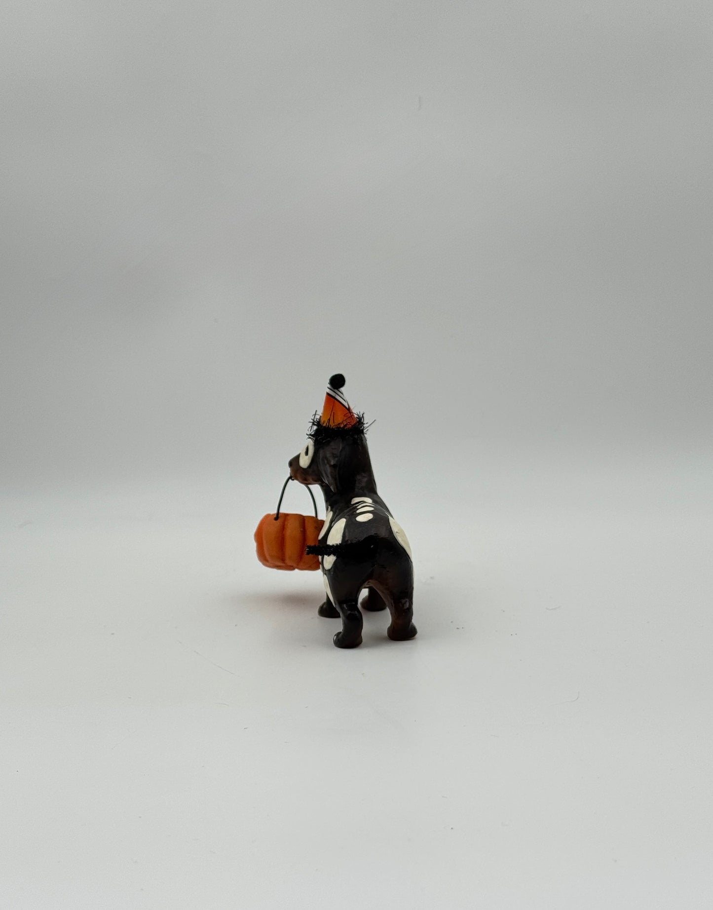 Bethany Lowe Designs – Halloween Skeleton Pup Table Piece