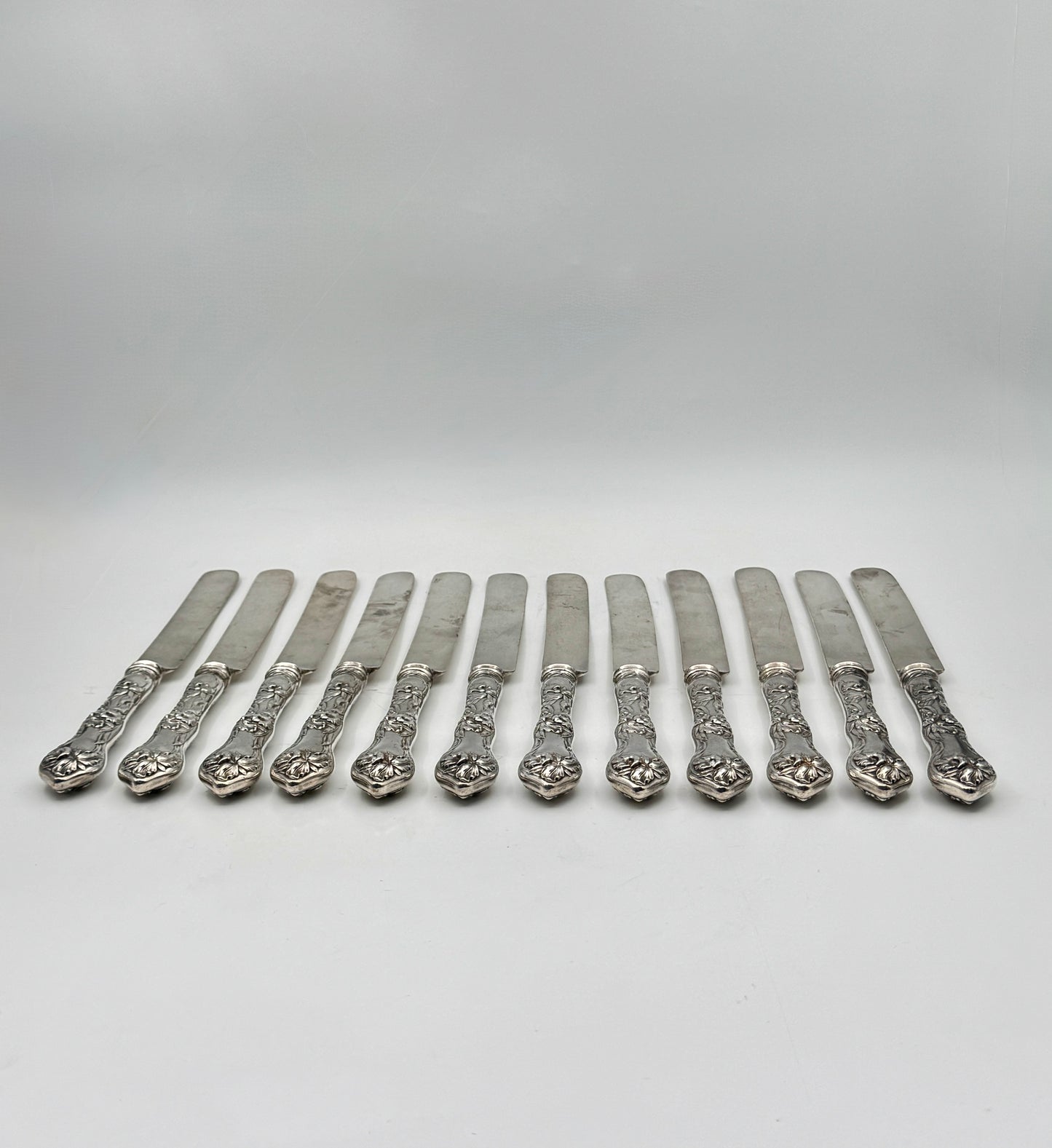 Set of 12 Sterling Handled French Blade Knives – Floral Pattern