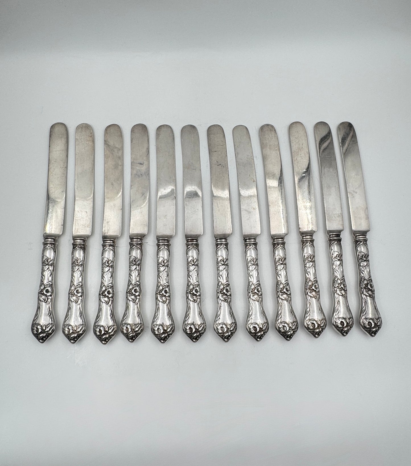 Set of 12 Sterling Handled French Blade Knives – Floral Pattern