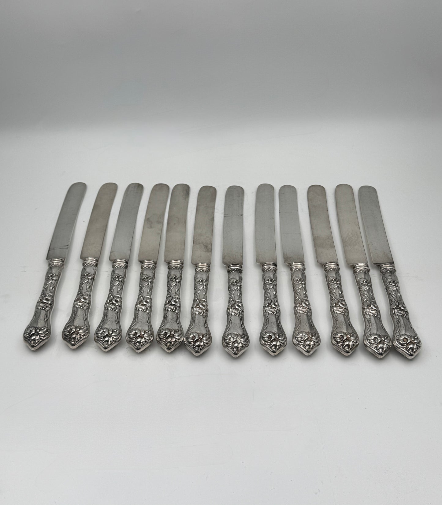 Set of 12 Sterling Handled French Blade Knives – Floral Pattern
