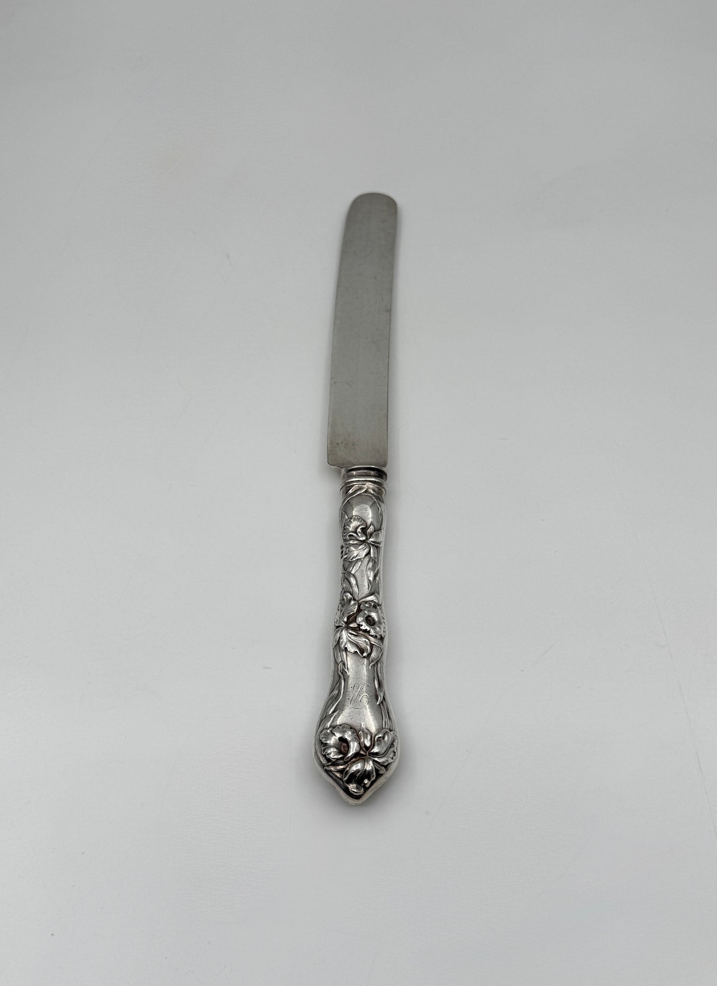 Set of 12 Sterling Handled French Blade Knives – Floral Pattern