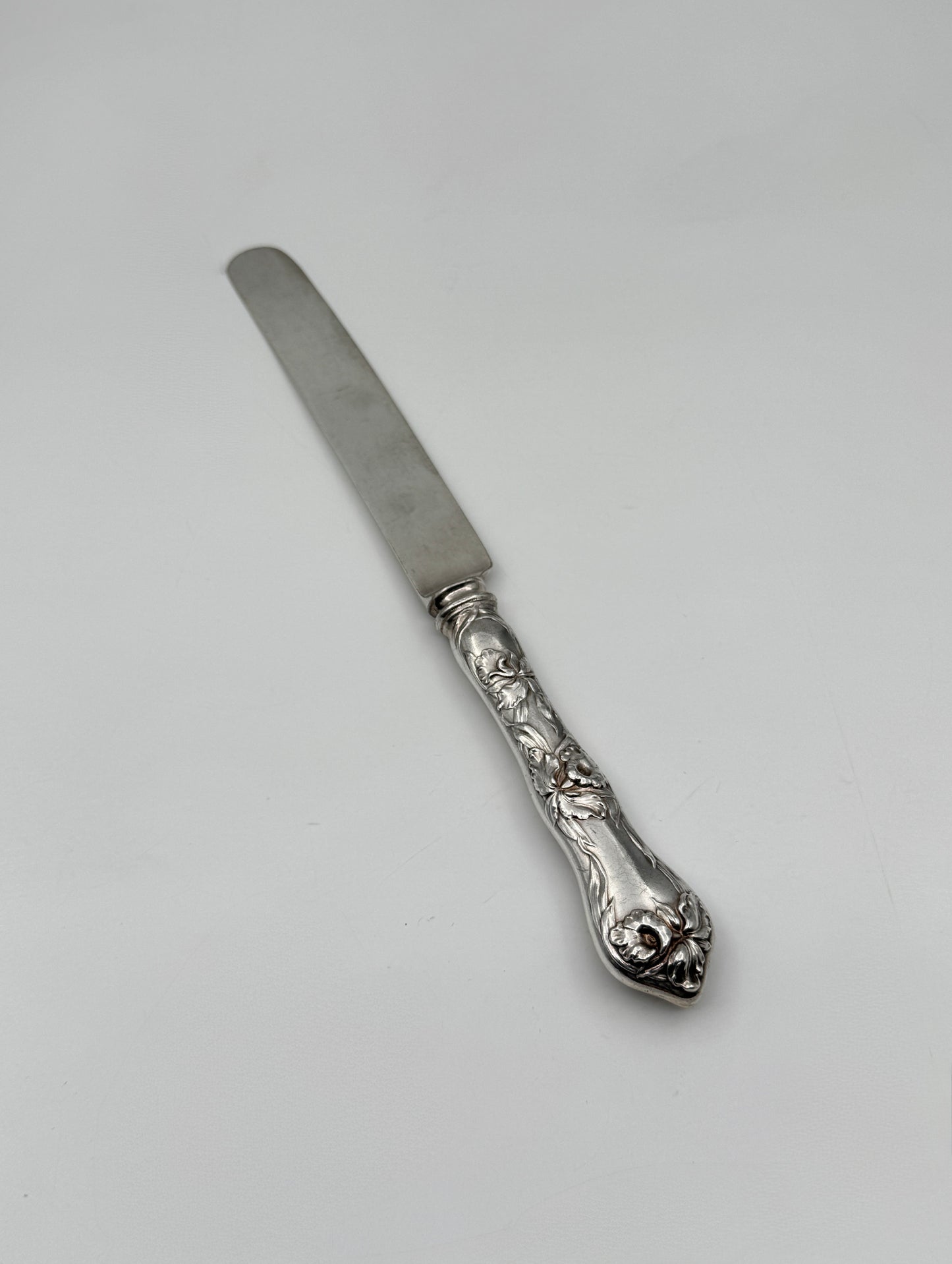 Set of 12 Sterling Handled French Blade Knives – Floral Pattern