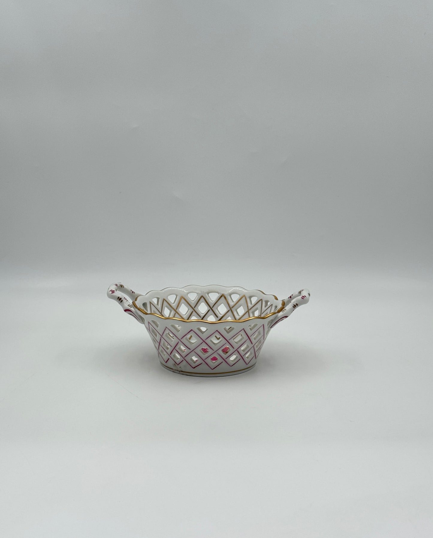 Herend Pierced Basket – Chinese Bouquet Raspberry Pattern