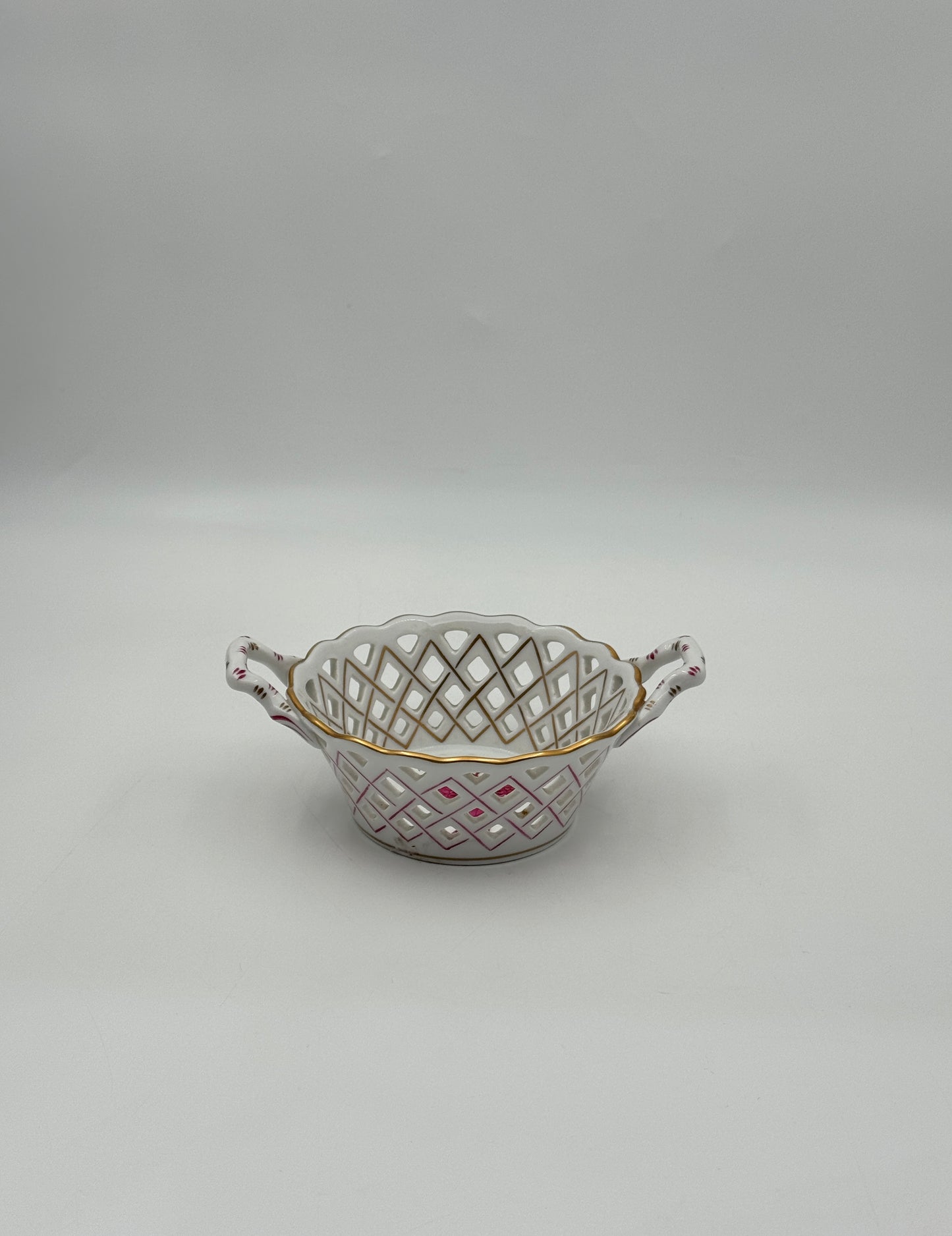 Herend Pierced Basket – Chinese Bouquet Raspberry Pattern