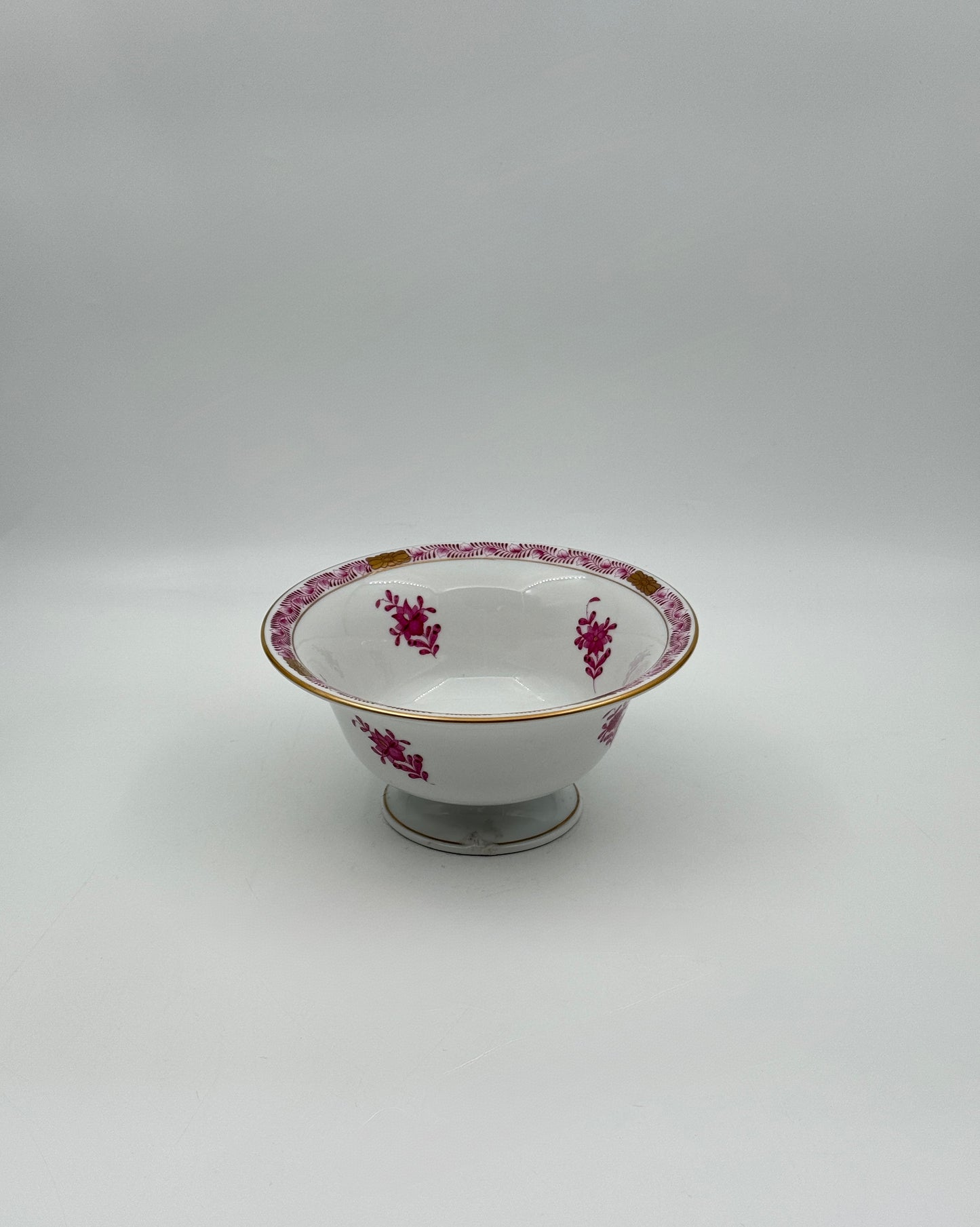 Herend Porcelain Pedestal Bowl – Chinese Bouquet Raspberry, Hand-Painted