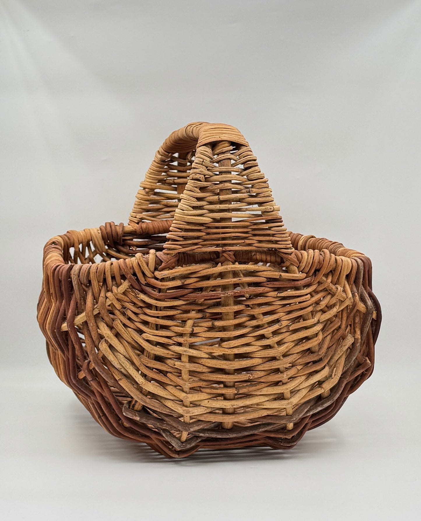 Large Woven Basket with Handle – Rustic Vintage Style