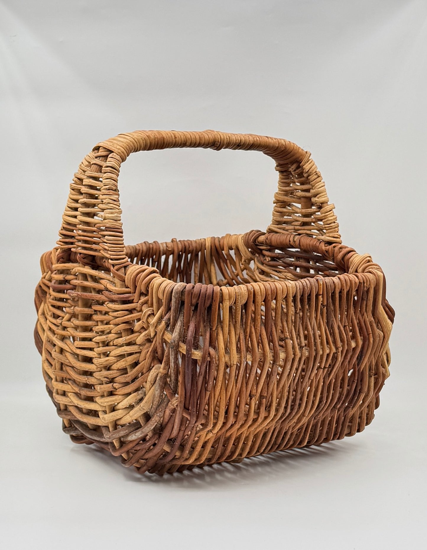 Large Woven Basket with Handle – Rustic Vintage Style