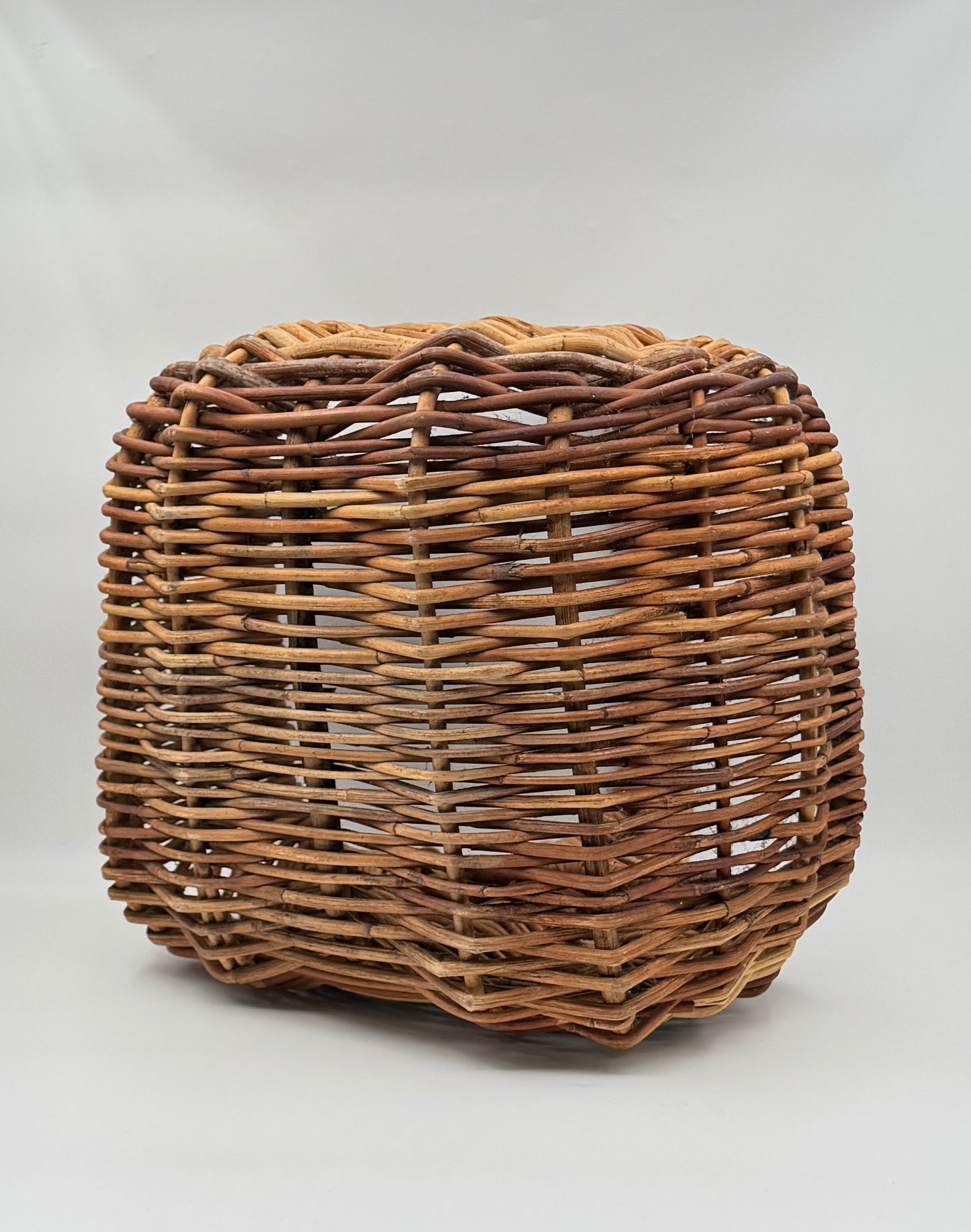 Large Woven Basket with Handle – Rustic Vintage Style
