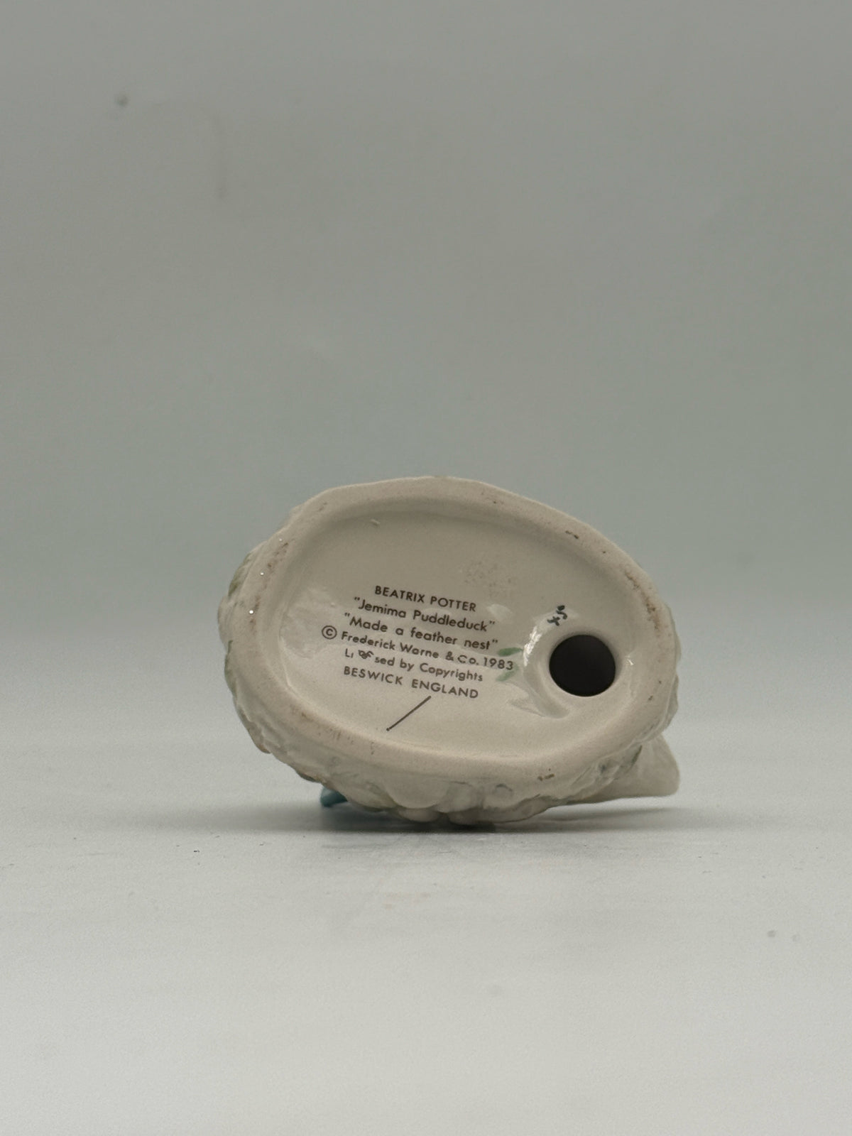 Beswick Beatrix Potter "Jemima Puddleduck Made A Feather Nest" Figurine
