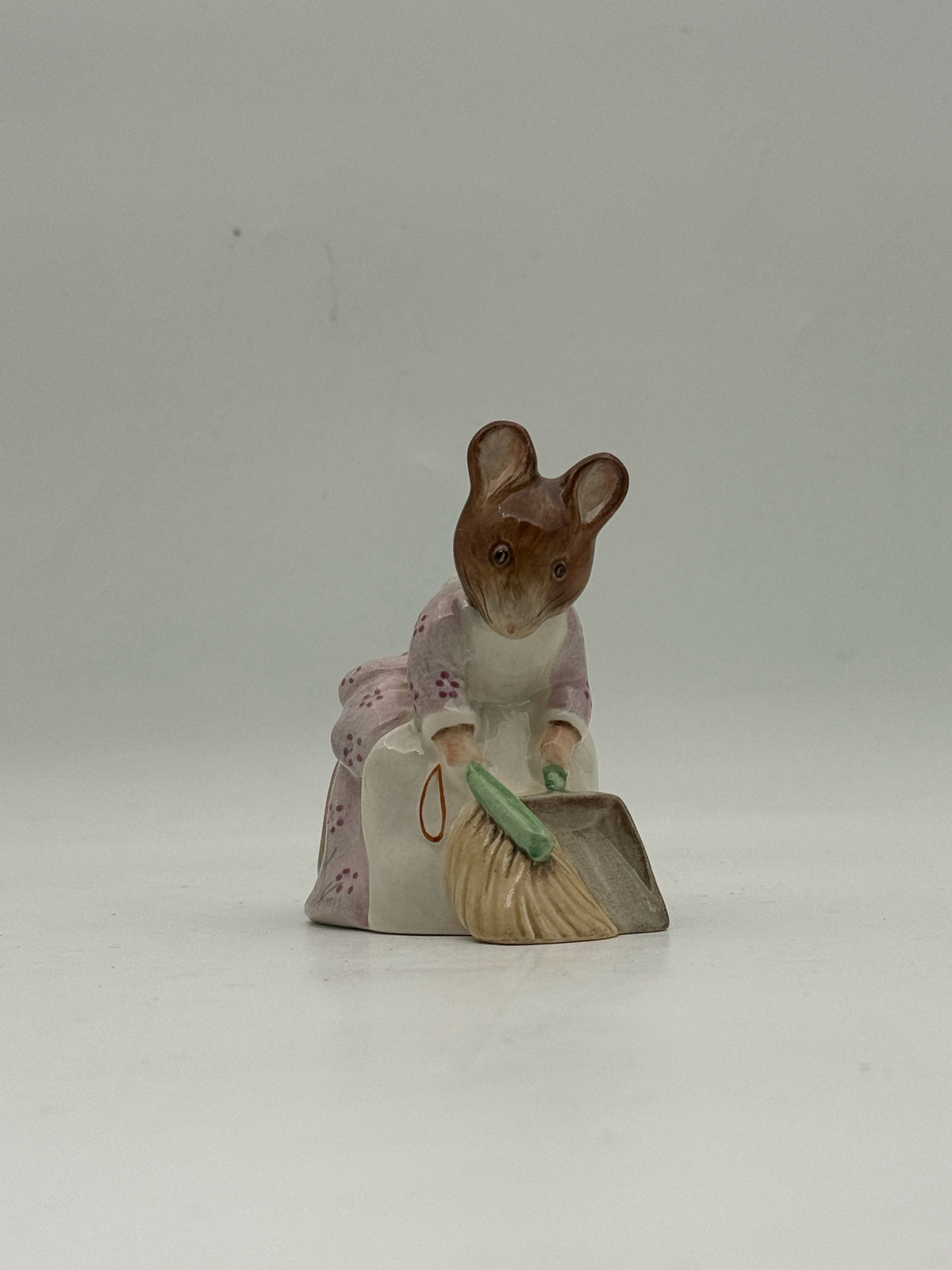 Beswick Beatrix Potter "Hunca Munca Sweeping" Figurine