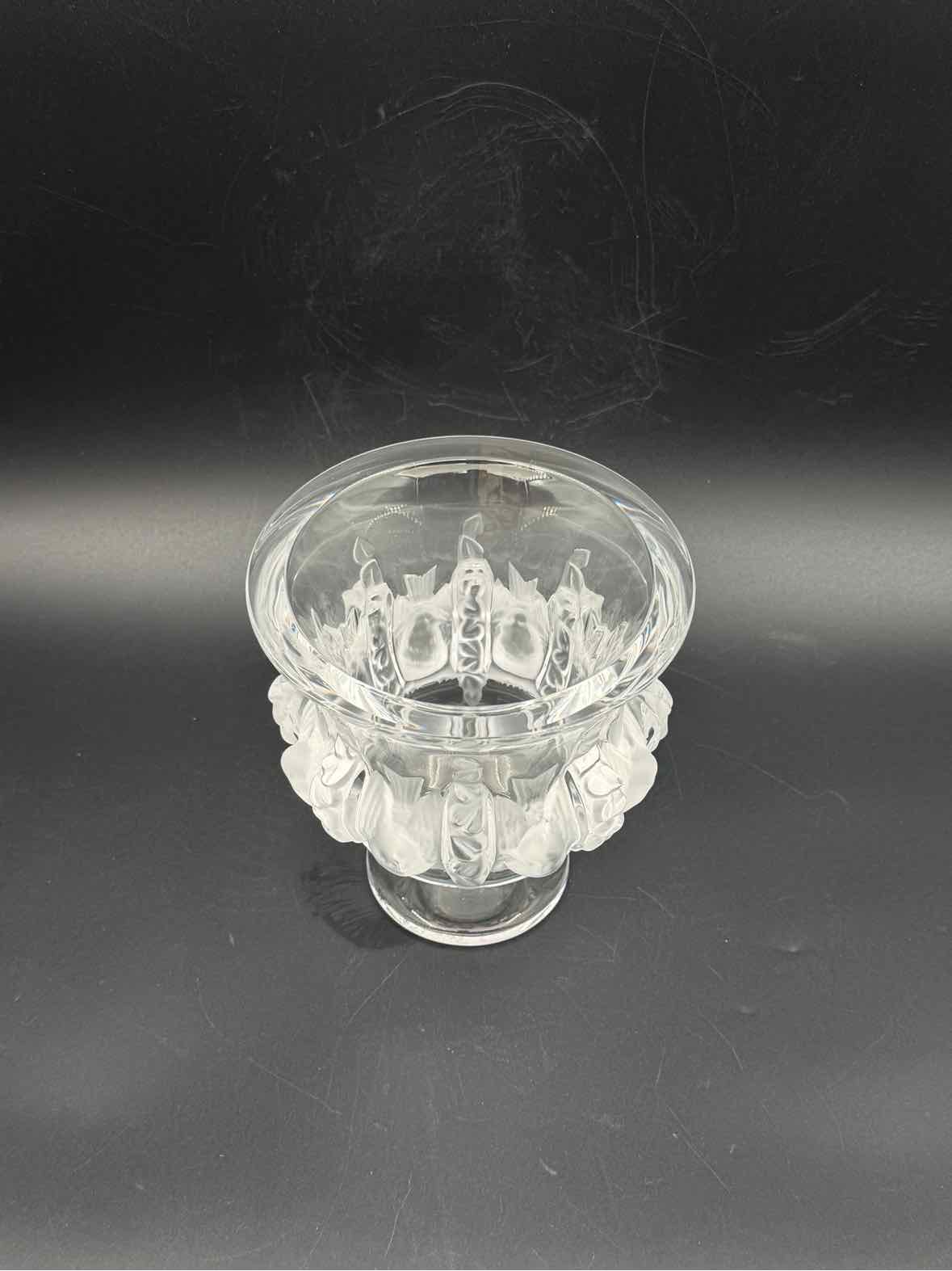 Lalique Crystal Dampierre Vase With Sparrows