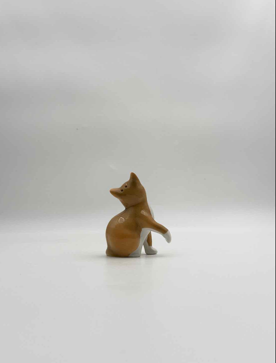 nBrown White Cat Salt Pepper Shakers Set Cute Kitchen Decor Art