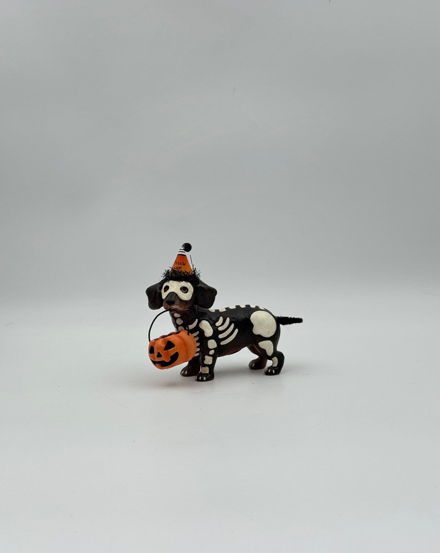 Bethany Lowe Designs – Halloween Skeleton Pup Table Piece