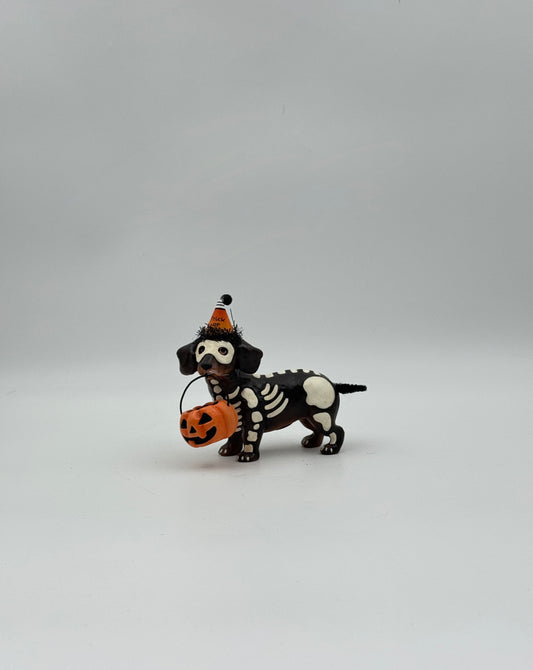 Bethany Lowe Designs – Halloween Skeleton Pup Table Piece