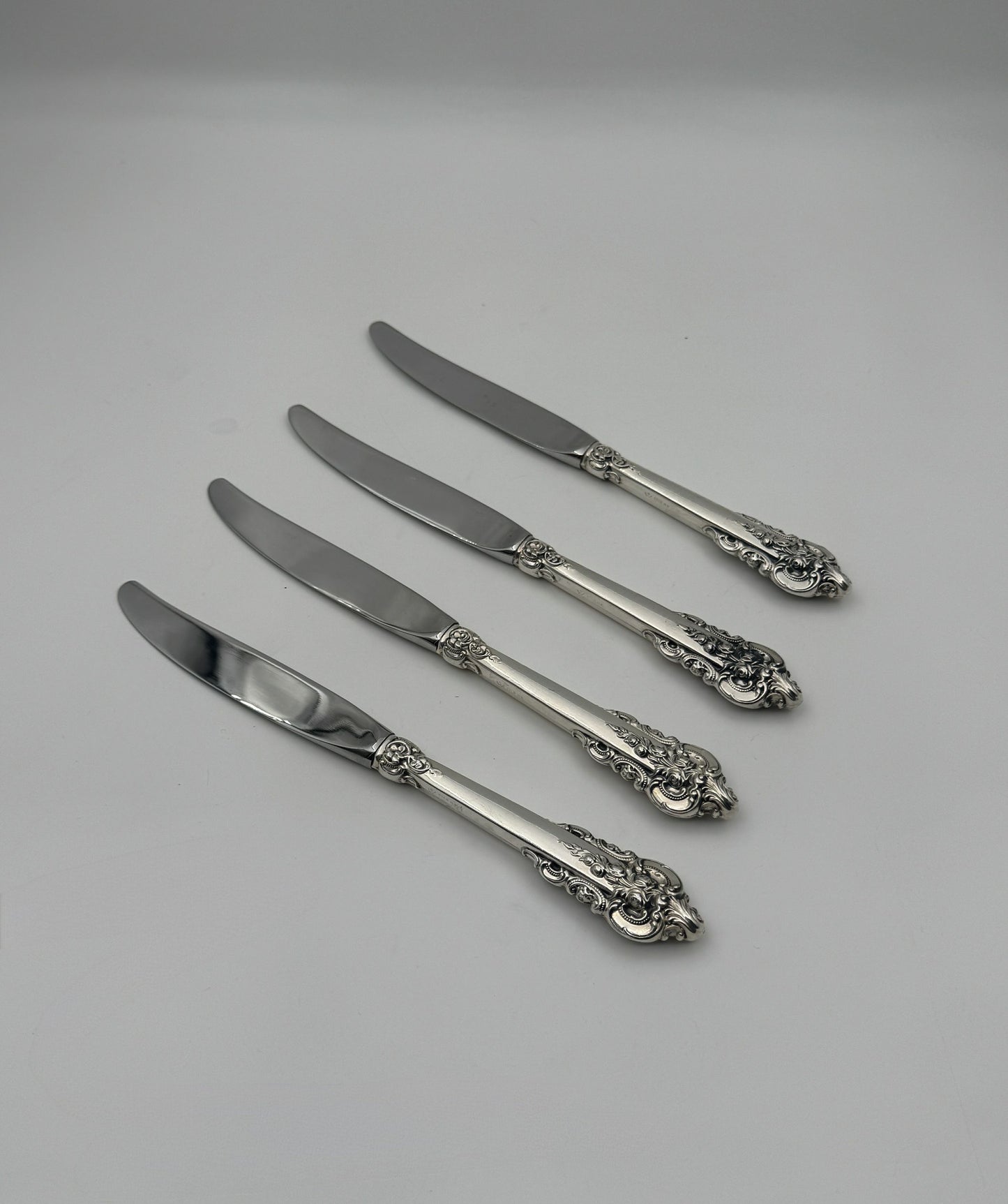Set 4 Wallace Sterling Silver Dinner Knives – “Grande Baroque” Pattern