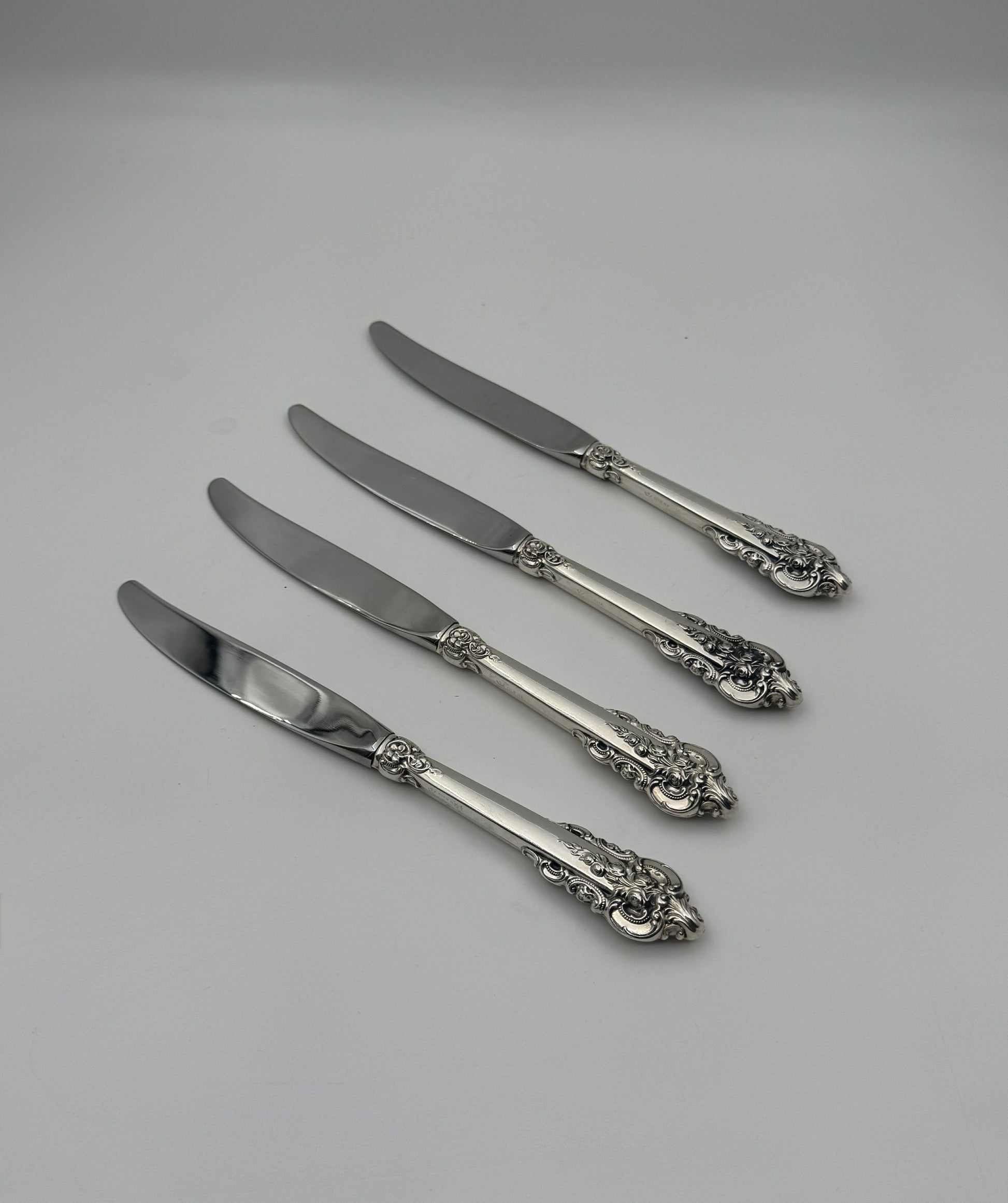 Set 4 Wallace Sterling Silver Dinner Knives – “Grande Baroque” Pattern