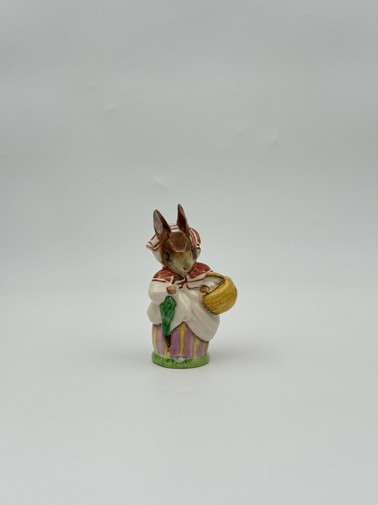 Beatrix Potter Beswick Figurine – Mrs. Rabbit with Basket, England