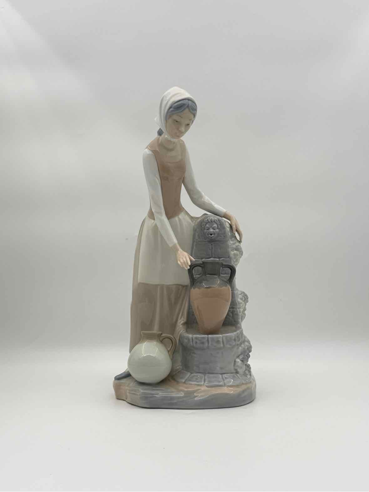 Lladró Girl at the Fountain Porcelain Figurine Handmade Spain Art