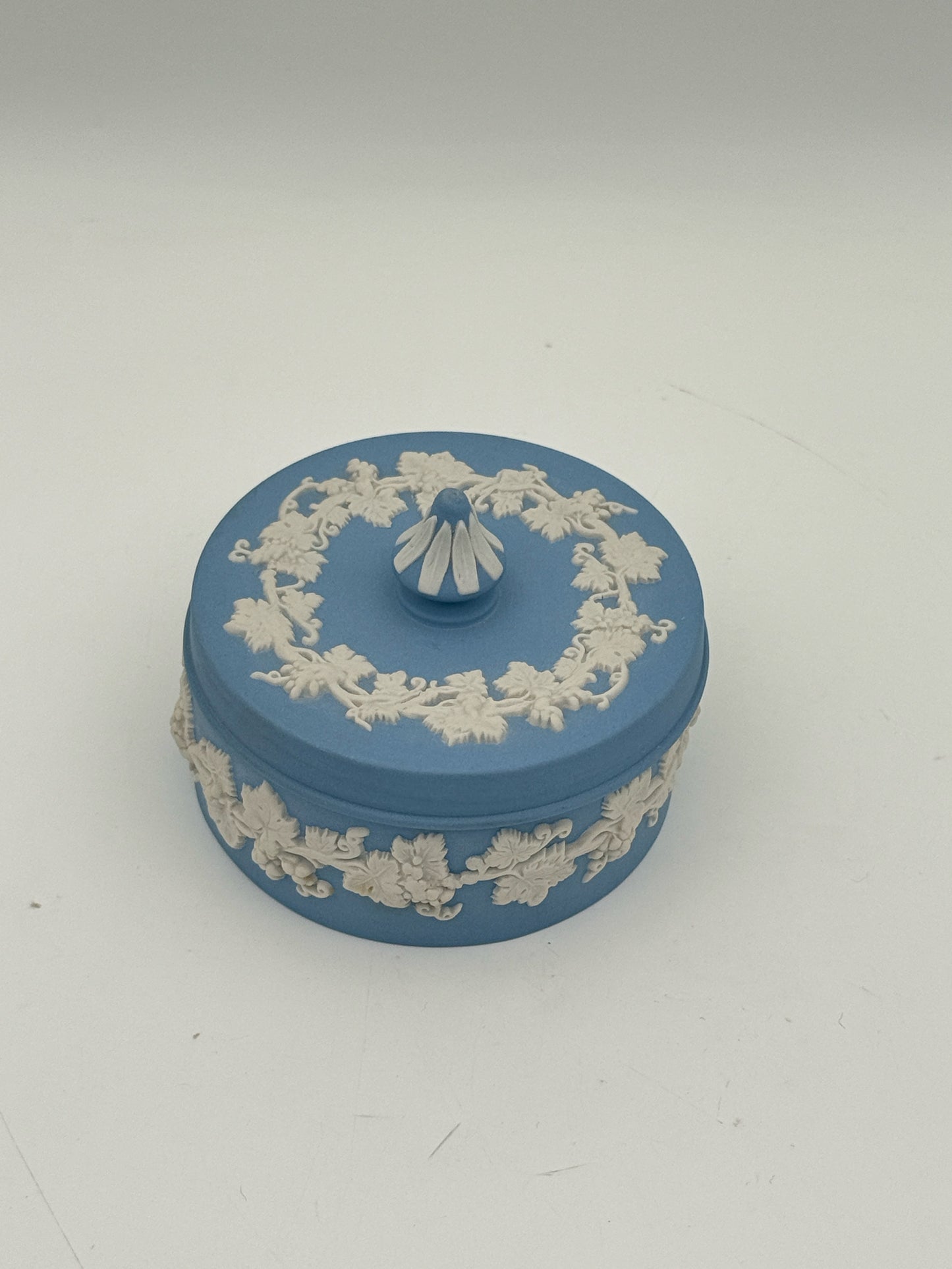 Wedgewood Round Trinket Bowl With Lid