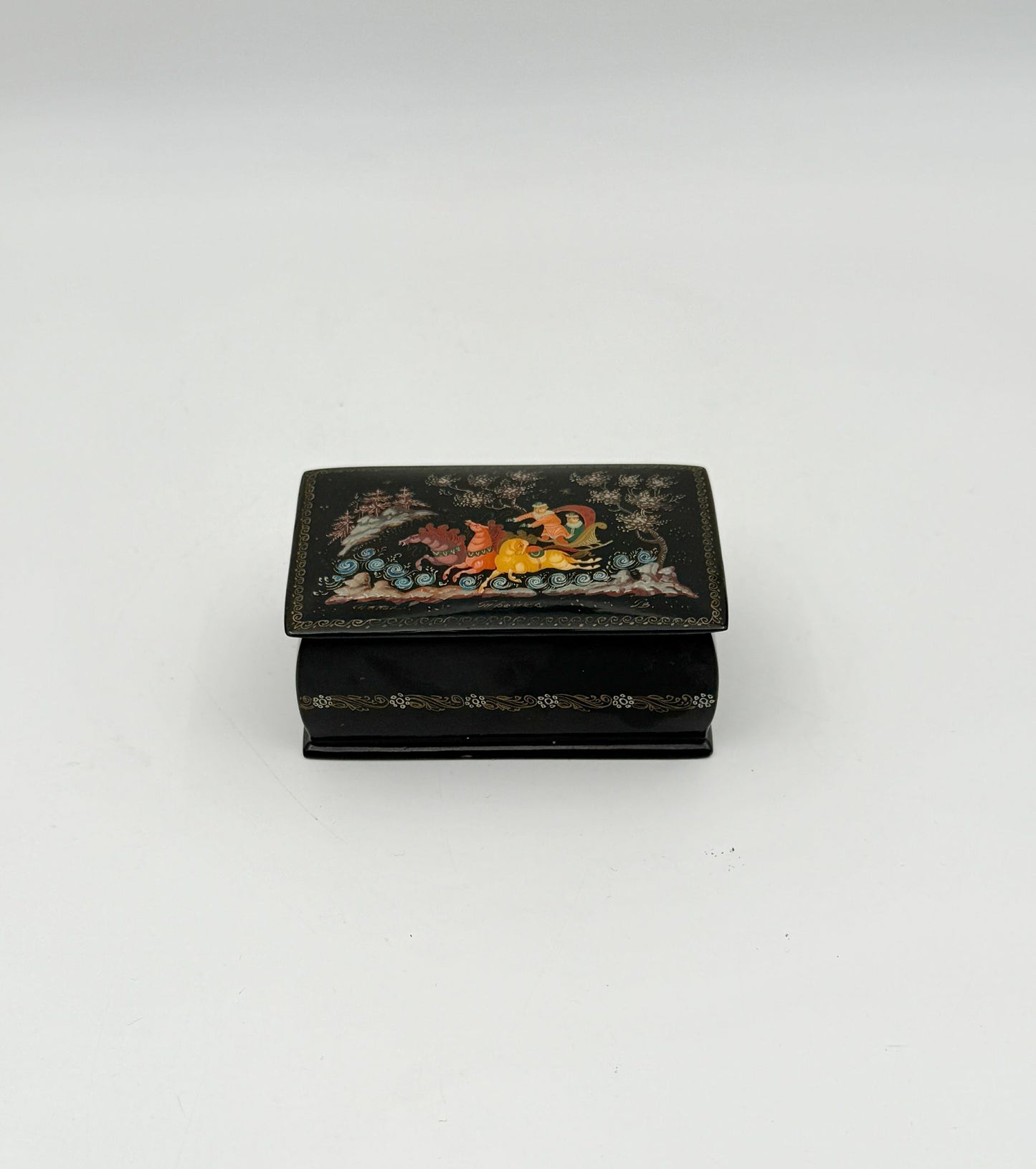 Russian Lacquer Box – Horse-Drawn Carriage Scene – Hand-Painted Art