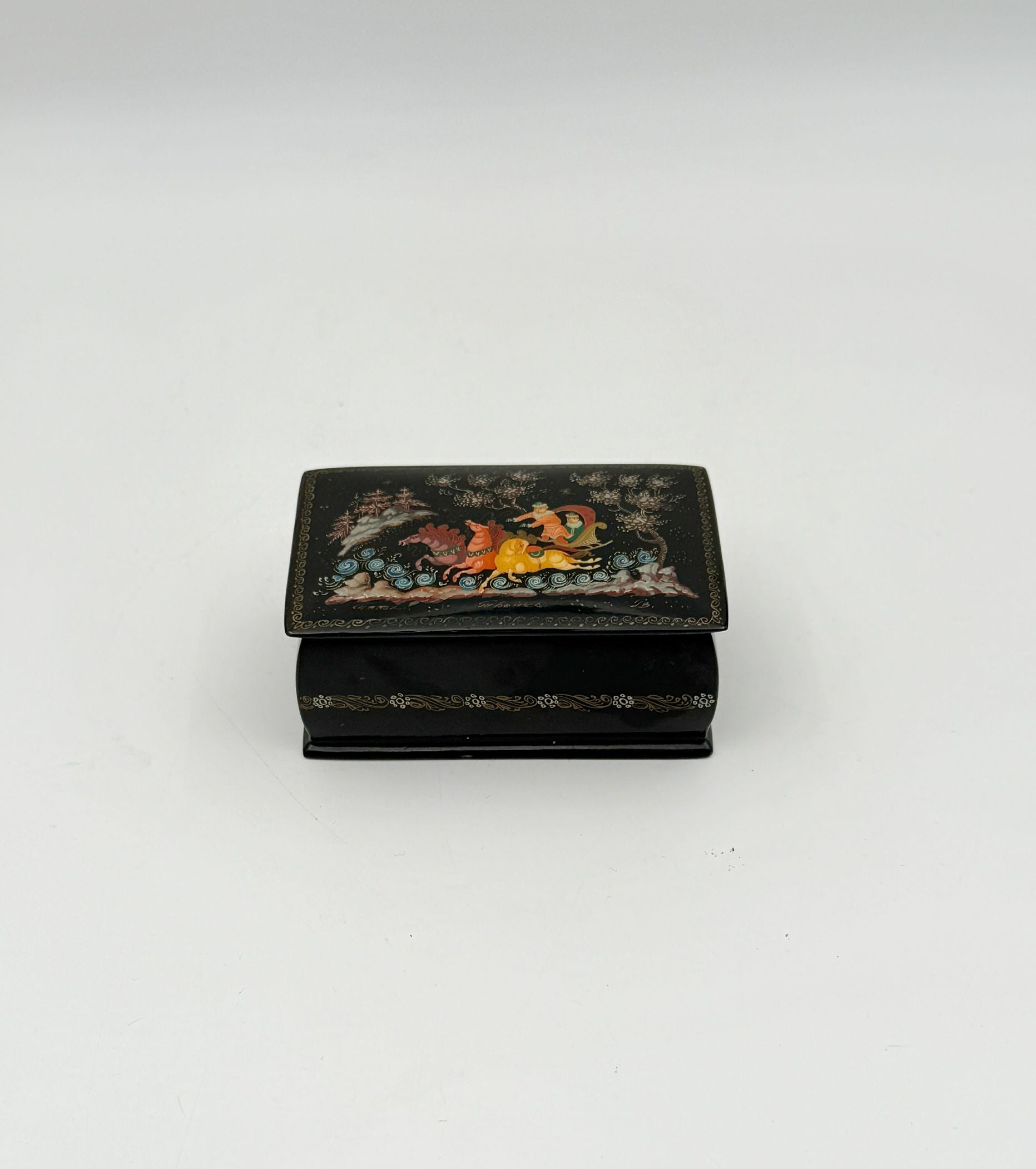 Russian Lacquer Box – Horse-Drawn Carriage Scene – Hand-Painted Art