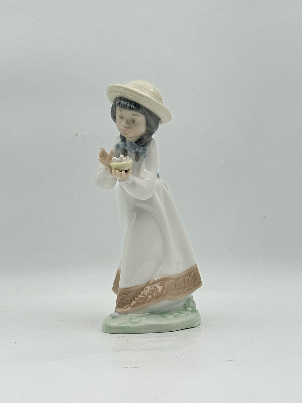 Lladro Tender Love Girl With Birds Figurine